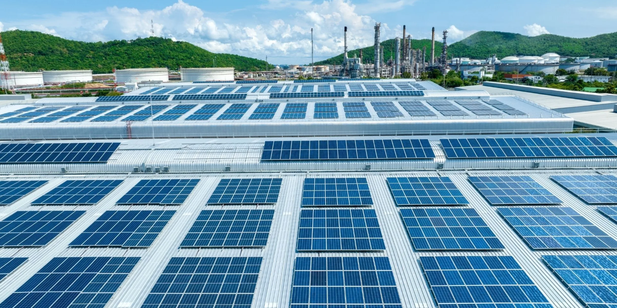 Solaranlage auf einem Industriehallendach