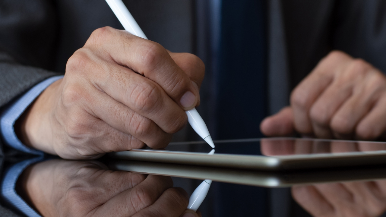 Unterschriften: Physisch, elektronisch, digital und per E-Notar – Unterschiede und Vorteile