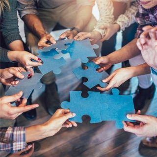 Finden Sie Plattformen zur gemeinsamen Nutzung von Ressourcen und der Arbeitnehmerüberlassung.