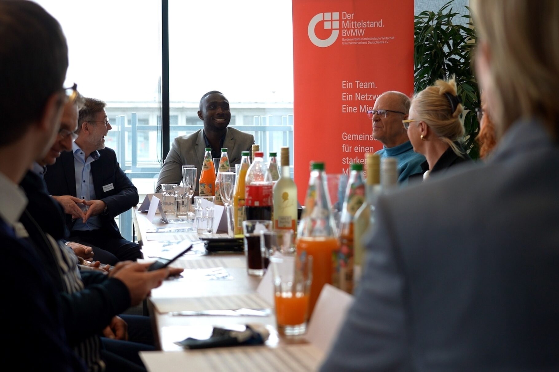 Foto Runder Tisch Bauen + Immobilien