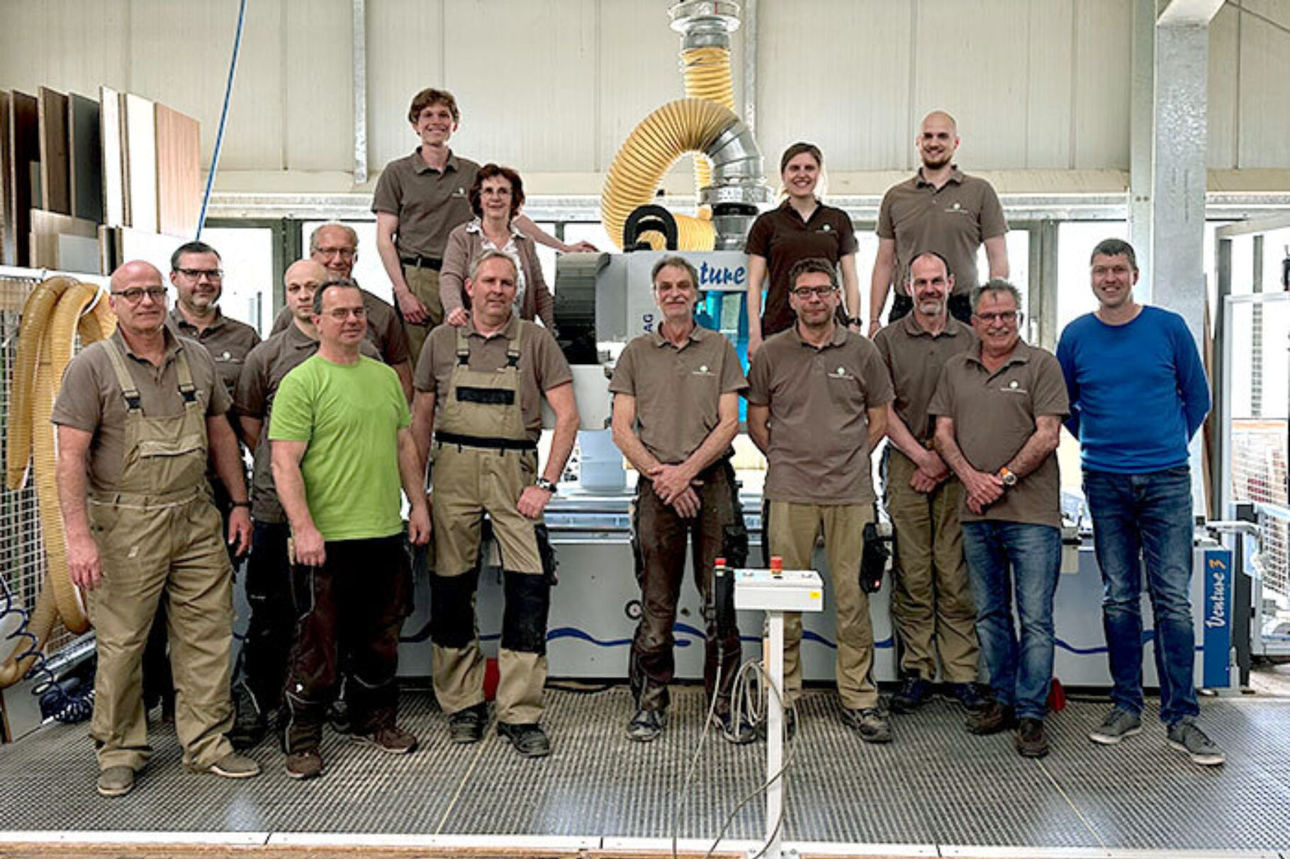mehrere Mitarbeiter der Möbelwerkstatt GmbH Spreewald