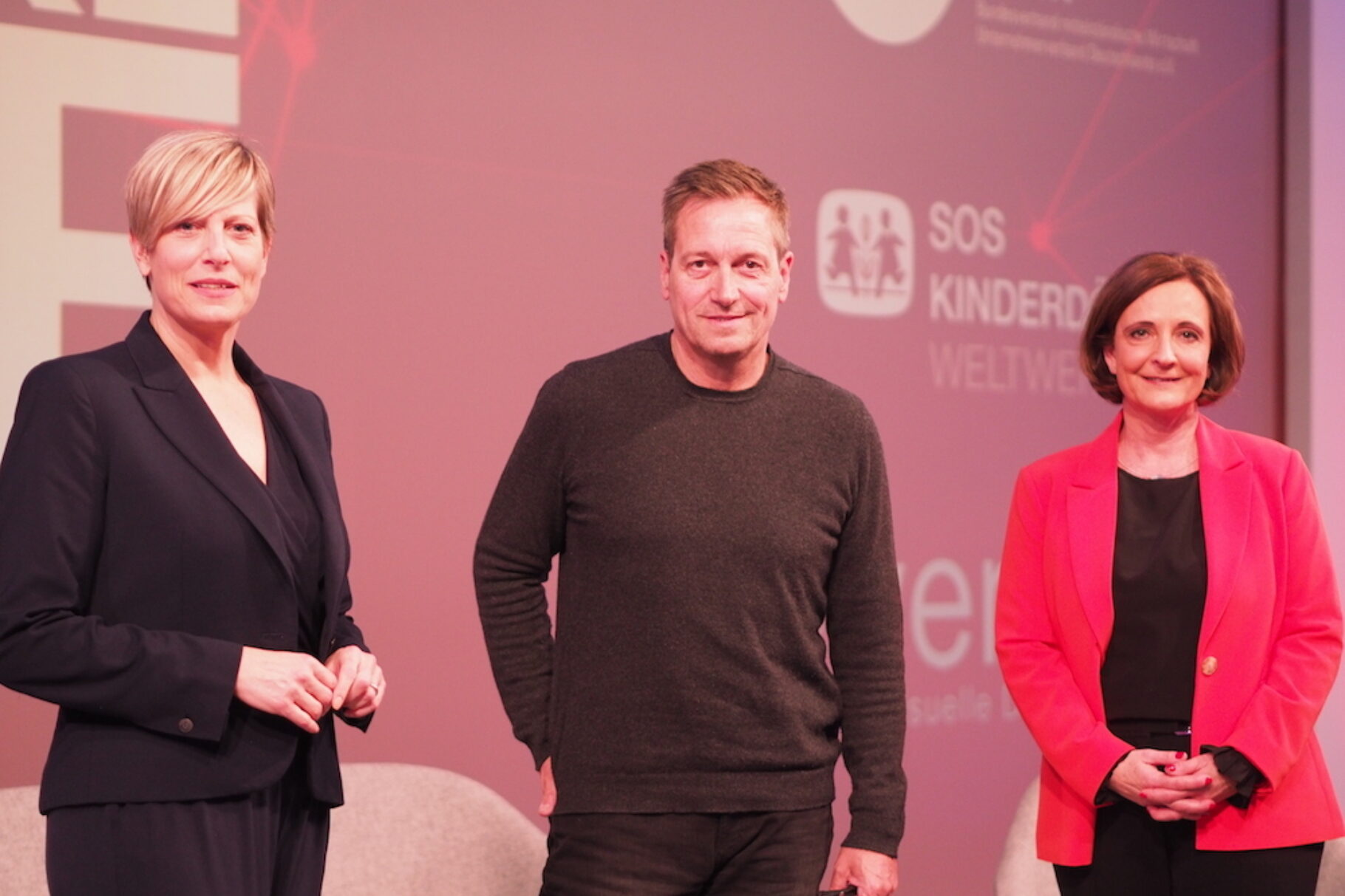 Alexandra Rath (links), Dieter Nuhr (Mitte), Petra Horn (rechts)