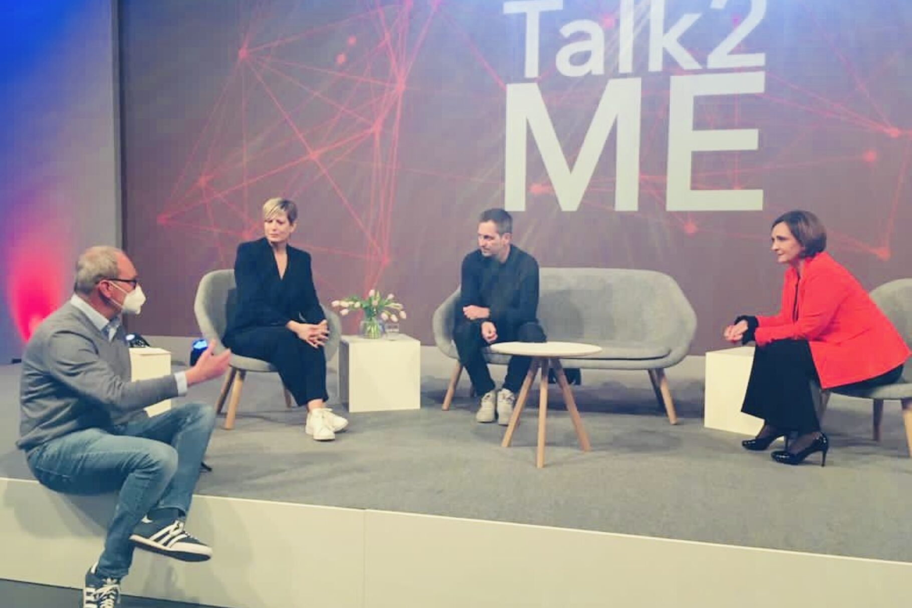 Bühne mit Moderatorin Alexandra Rath, Petra Horn, Dieter Nuhr