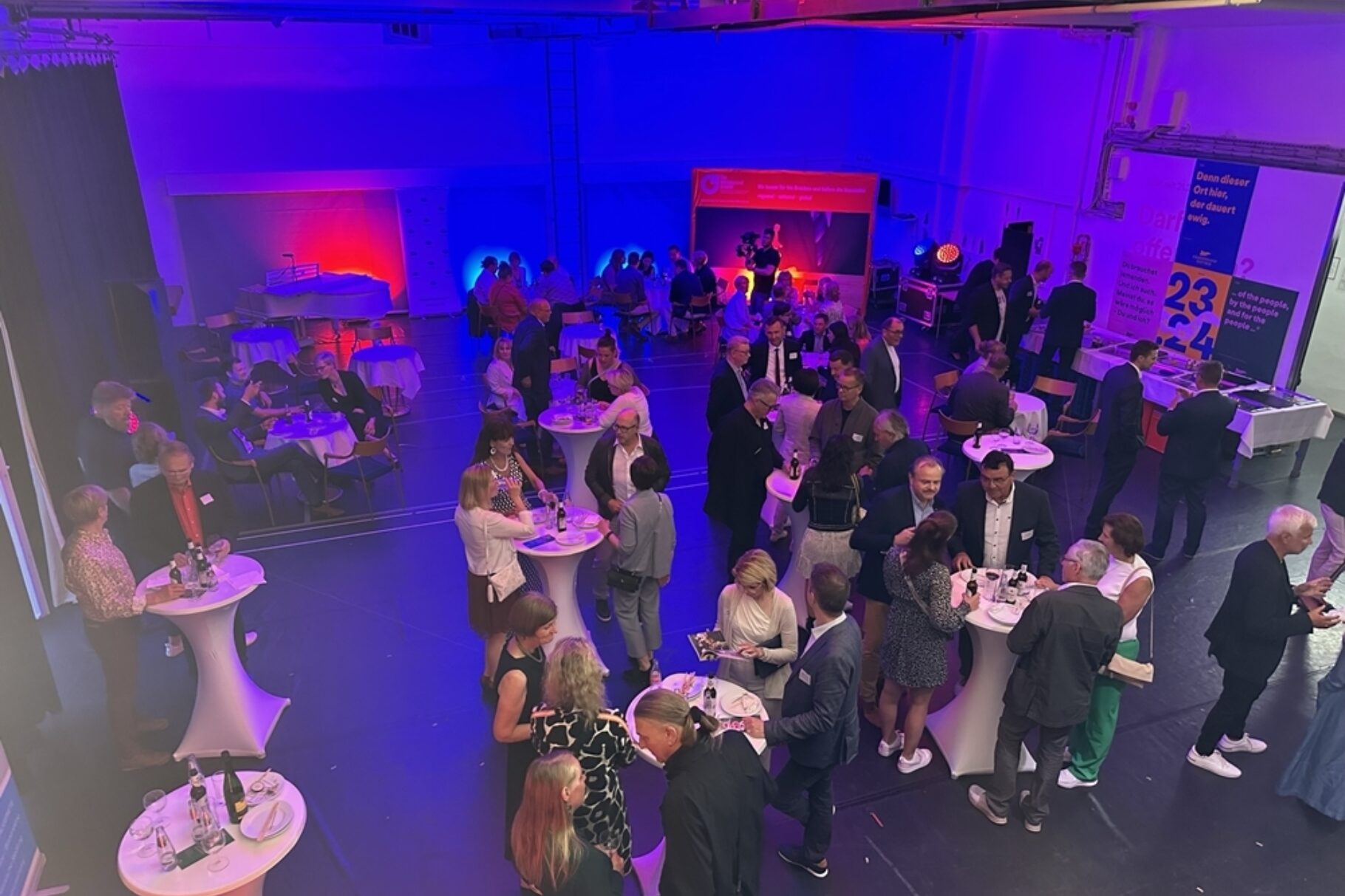 Menschen unterhalten sich