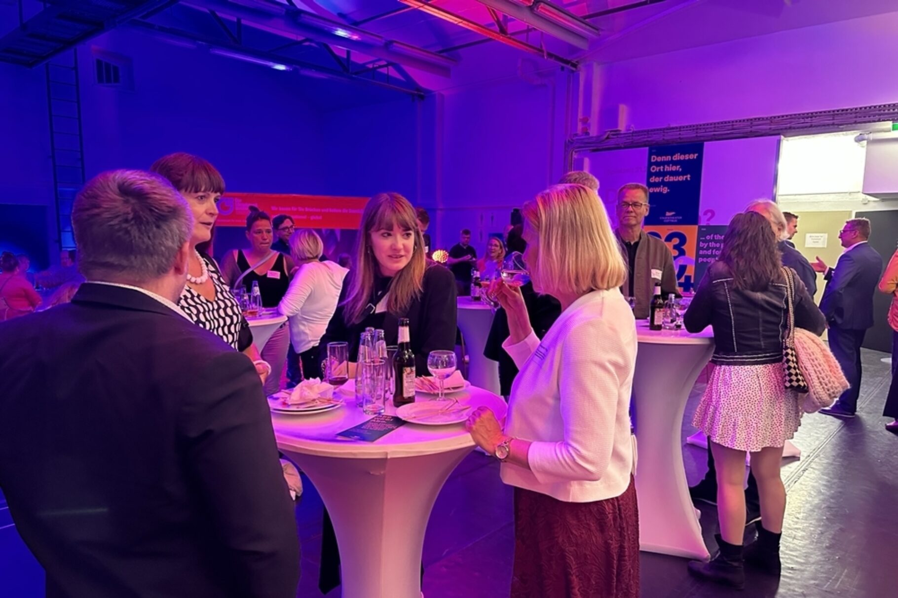 Menschen unterhalten sich