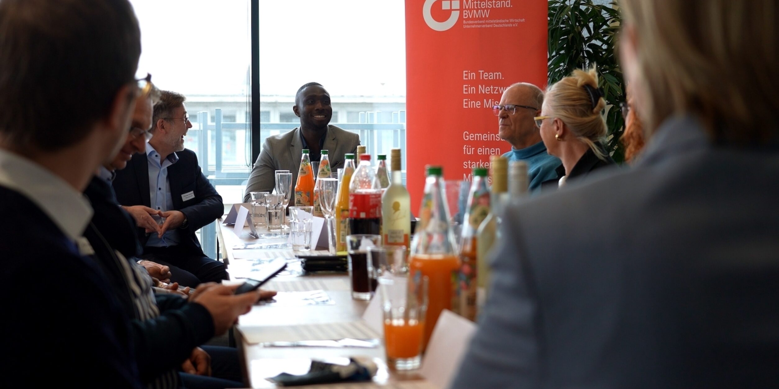 Foto Runder Tisch Bauen + Immobilien