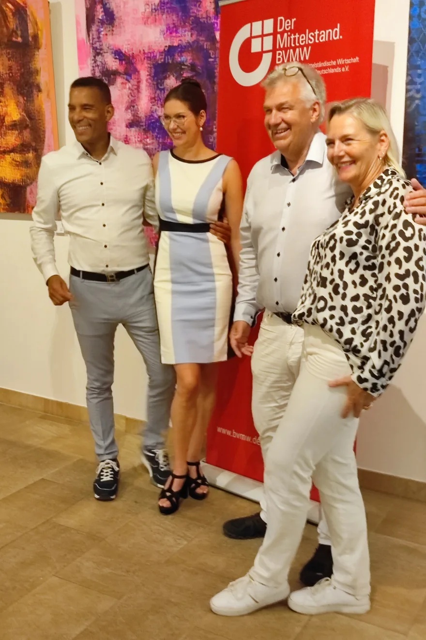 Initiatoren_und_Kaeufer_wein_und_kunst.jpg
