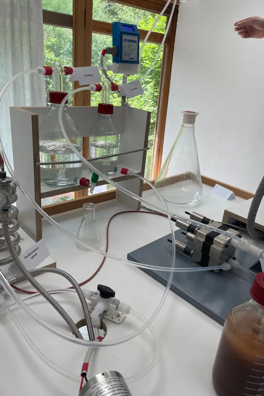 Foto: Wasserstoffhaus, H2 Produktion im Labor; W. Thanner