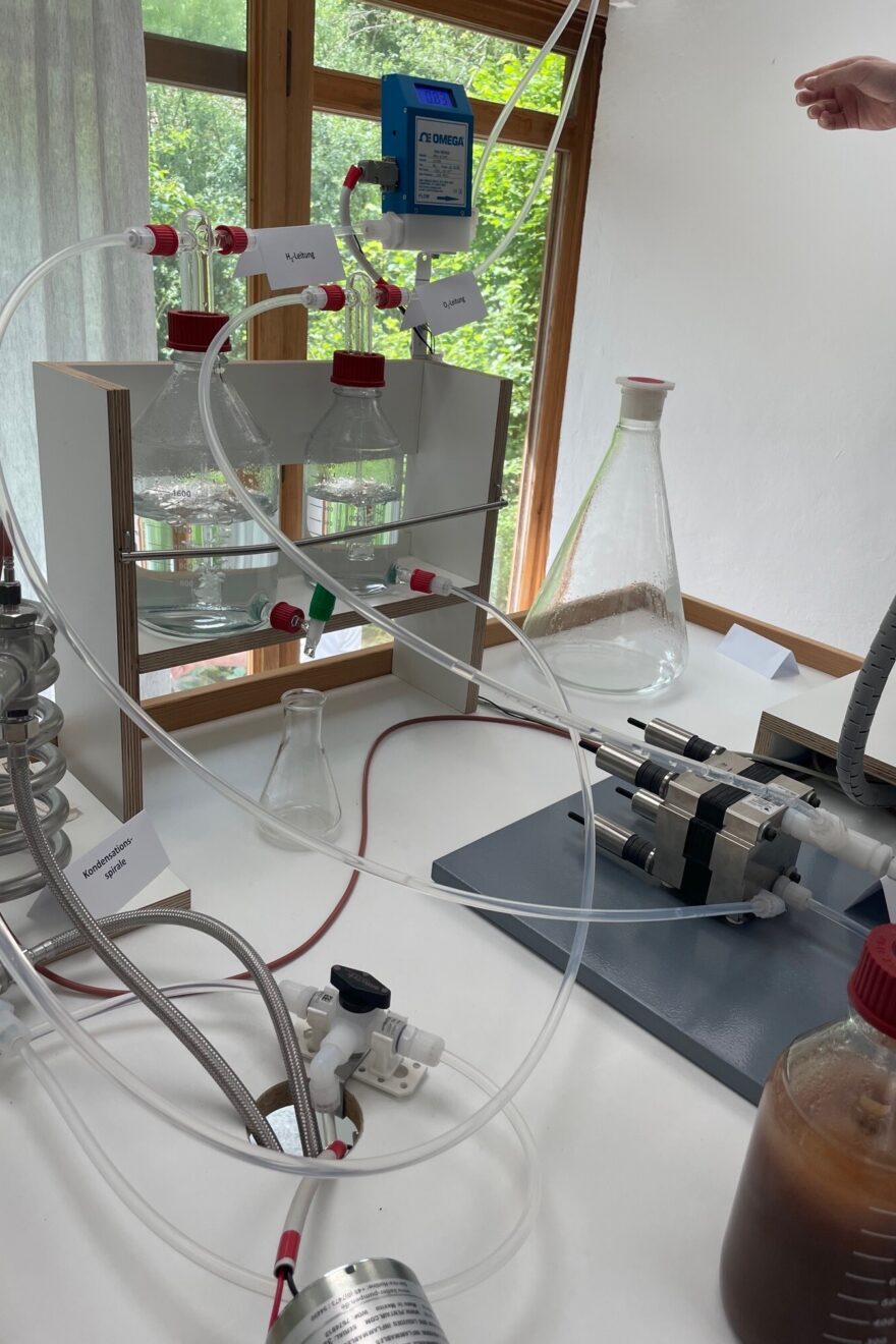 Foto: Wasserstoffhaus, H2 Produktion im Labor; W. Thanner