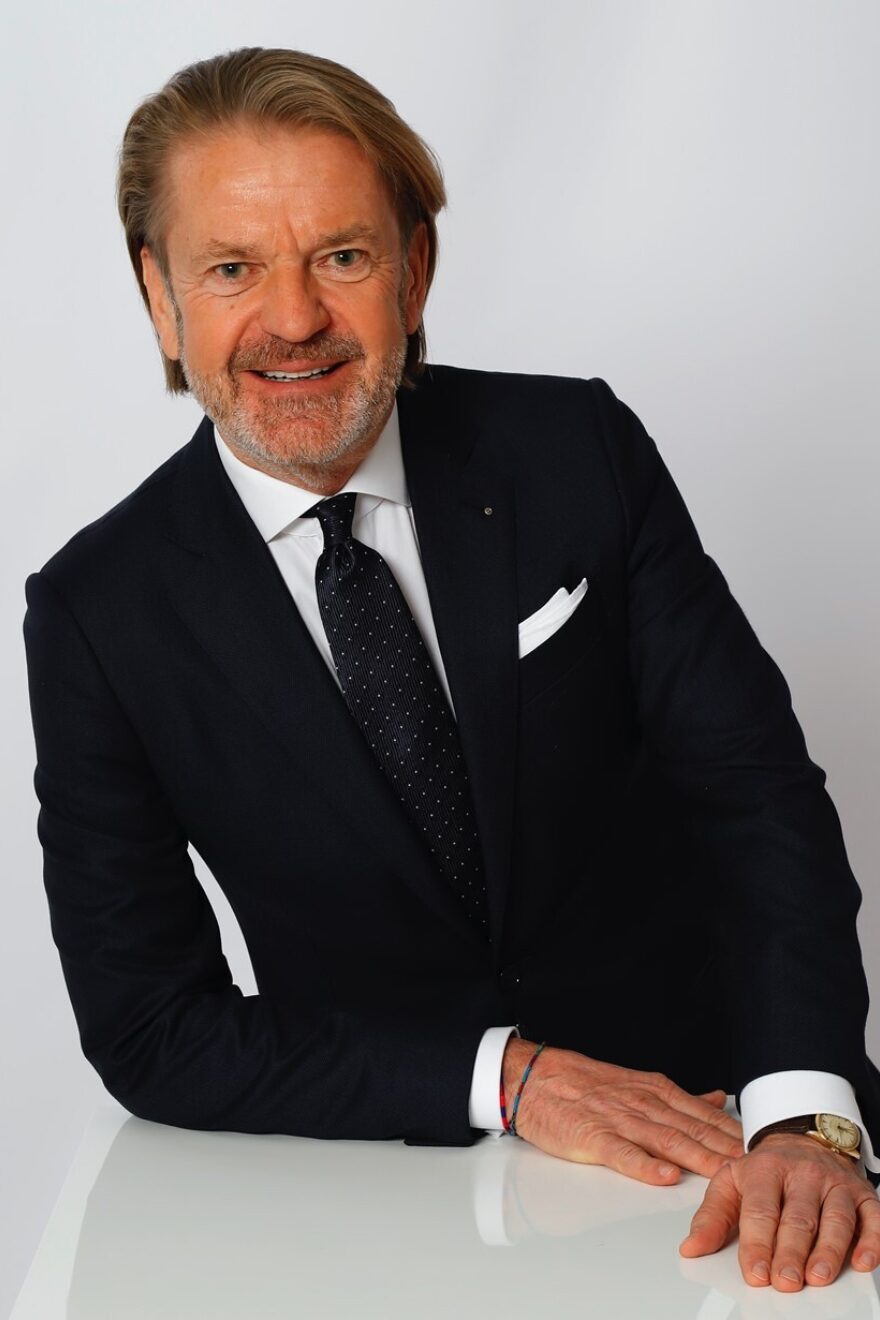 Alexaner Ehlers 880x1231