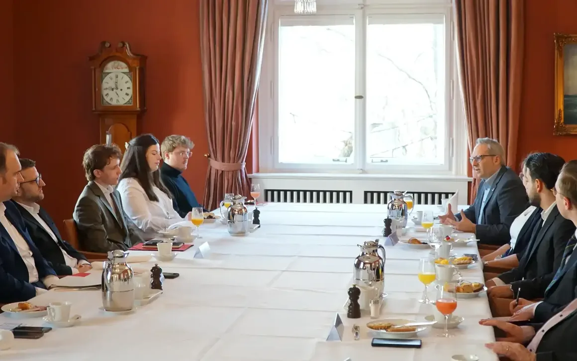 Parlamentarisches Frühstück mit Sebastian Roloff