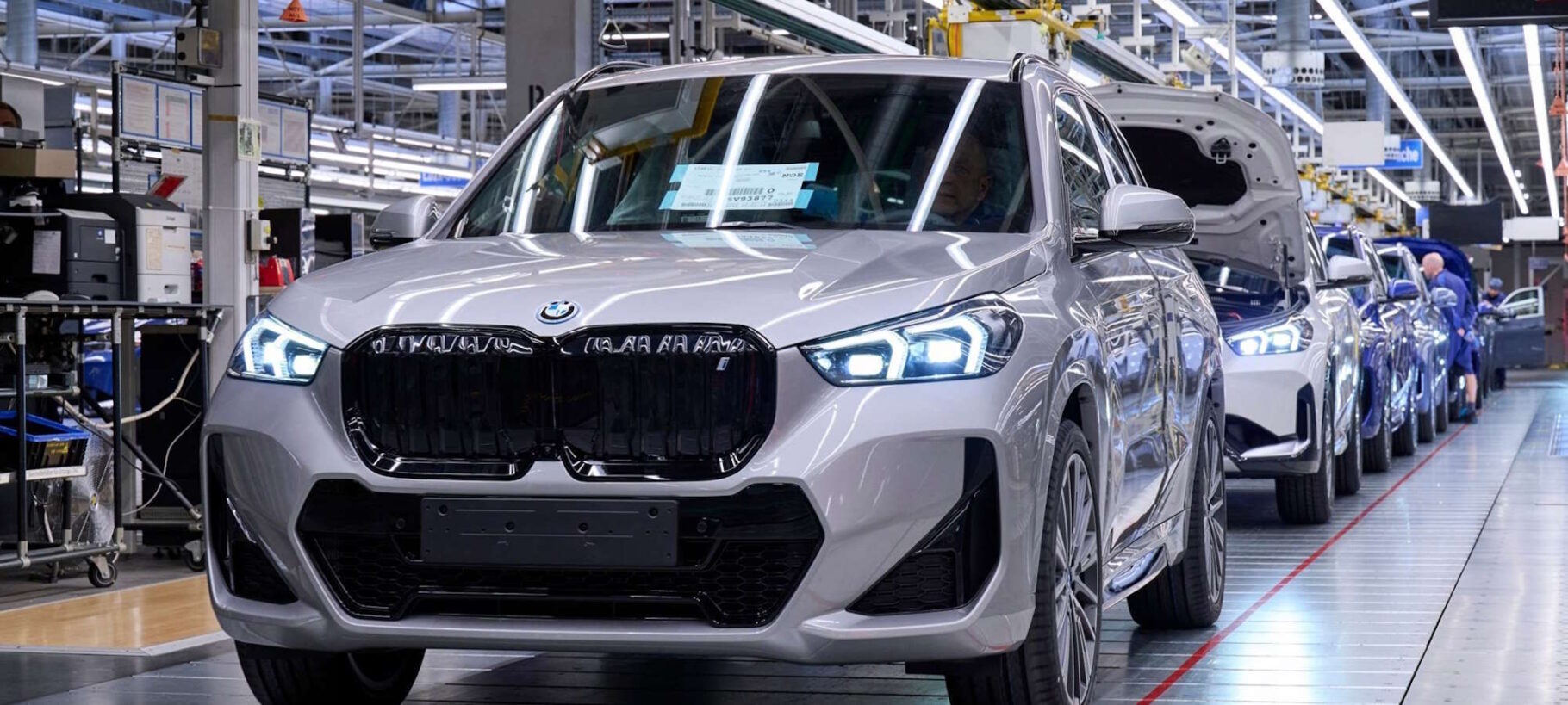 P90487214 low Res fully electric bmw i 2000x900