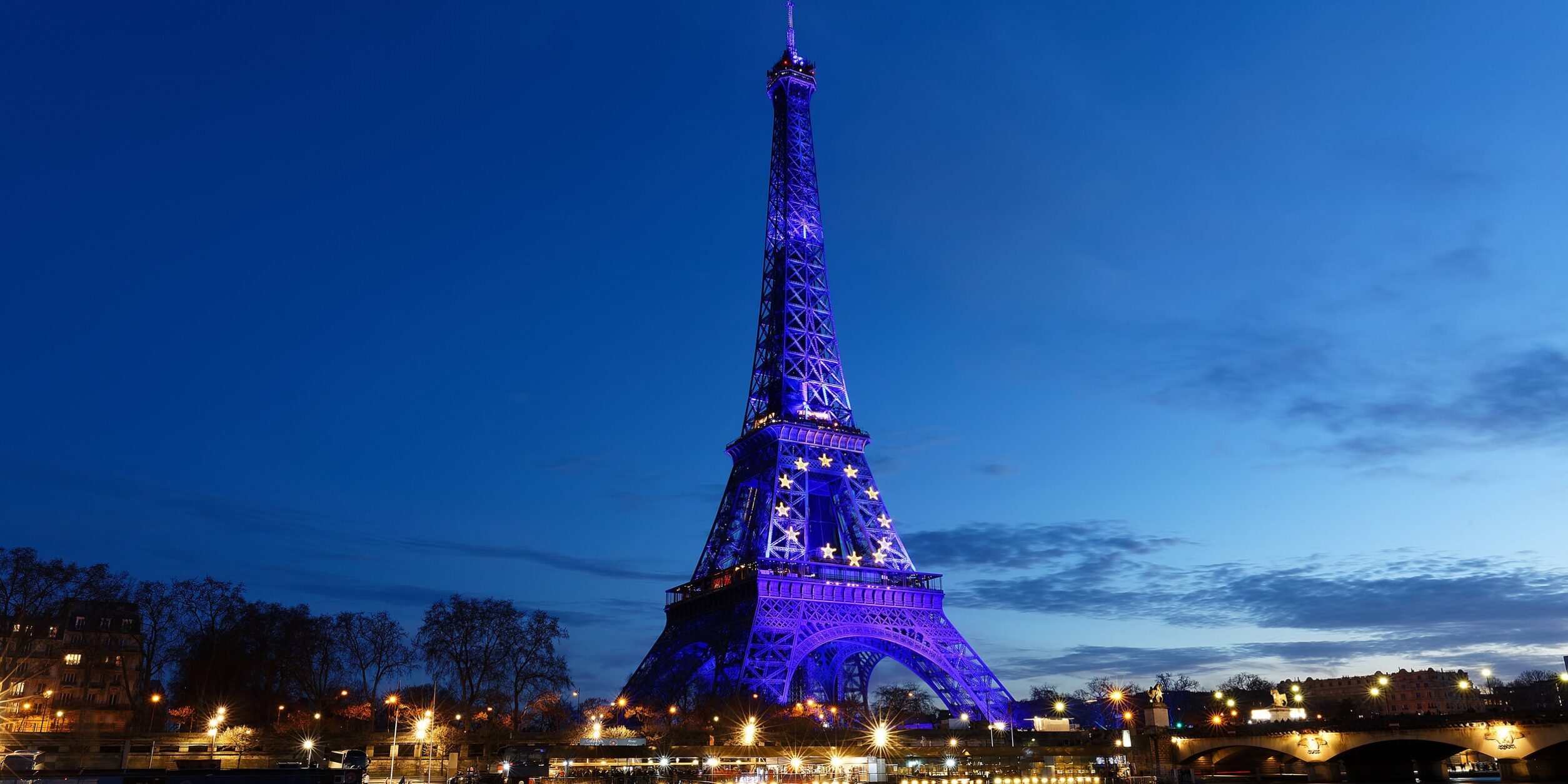 eiffelturm bei nacht