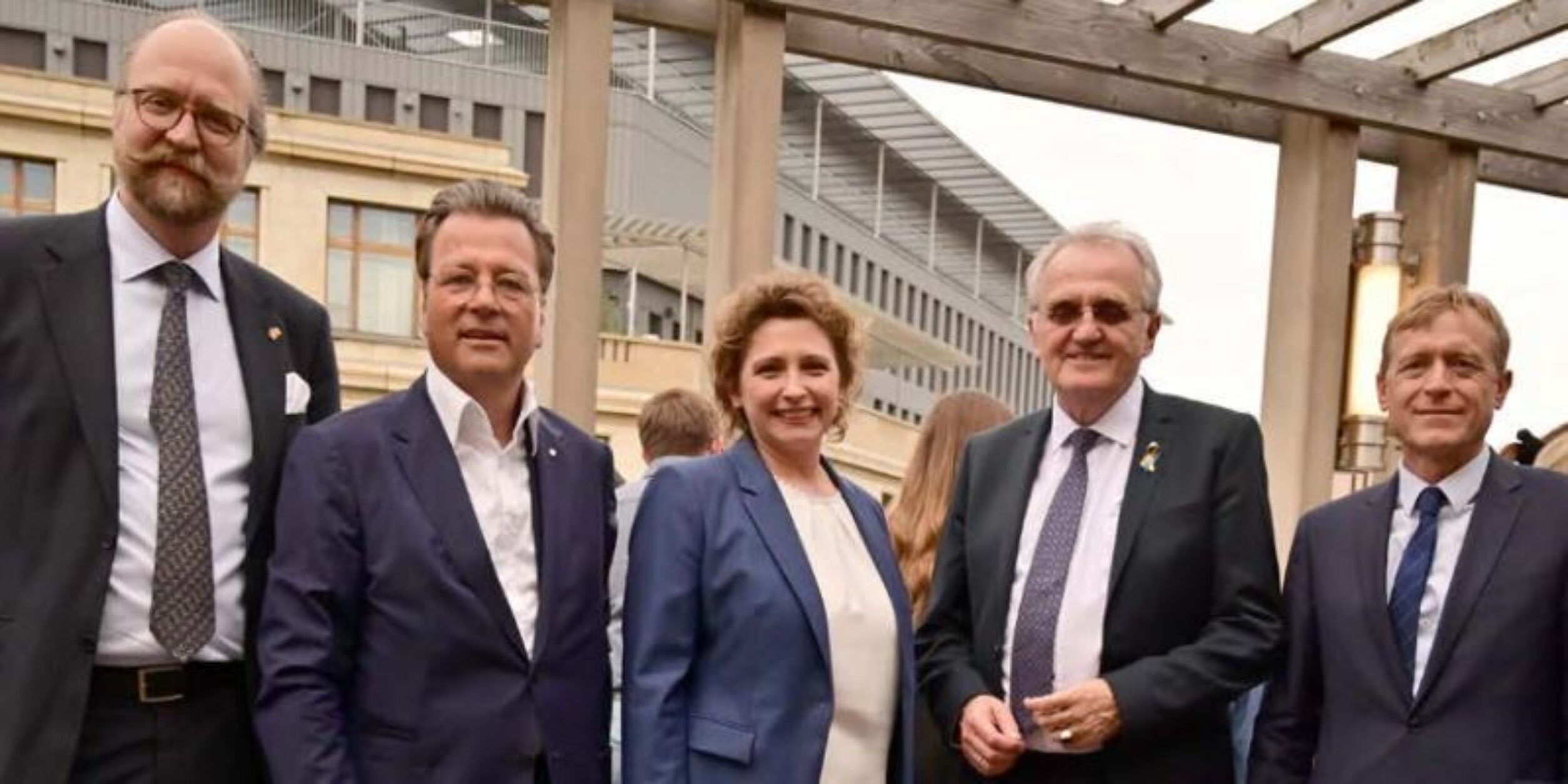 V. li.: Graf Jacques de Lalaing (Präsident Belgisch-Deutsche Gesellschaft), Markus Jerger (CEA-PME-Co-Präsident), Nicola Beer (Vizepräsidentin EU-Parlament), Rainer Wieland (Vizepräsident Europa-Parlament) und Walter Goetz (EU-Kabinettchef).© European Entrepreneurs CEA-PME