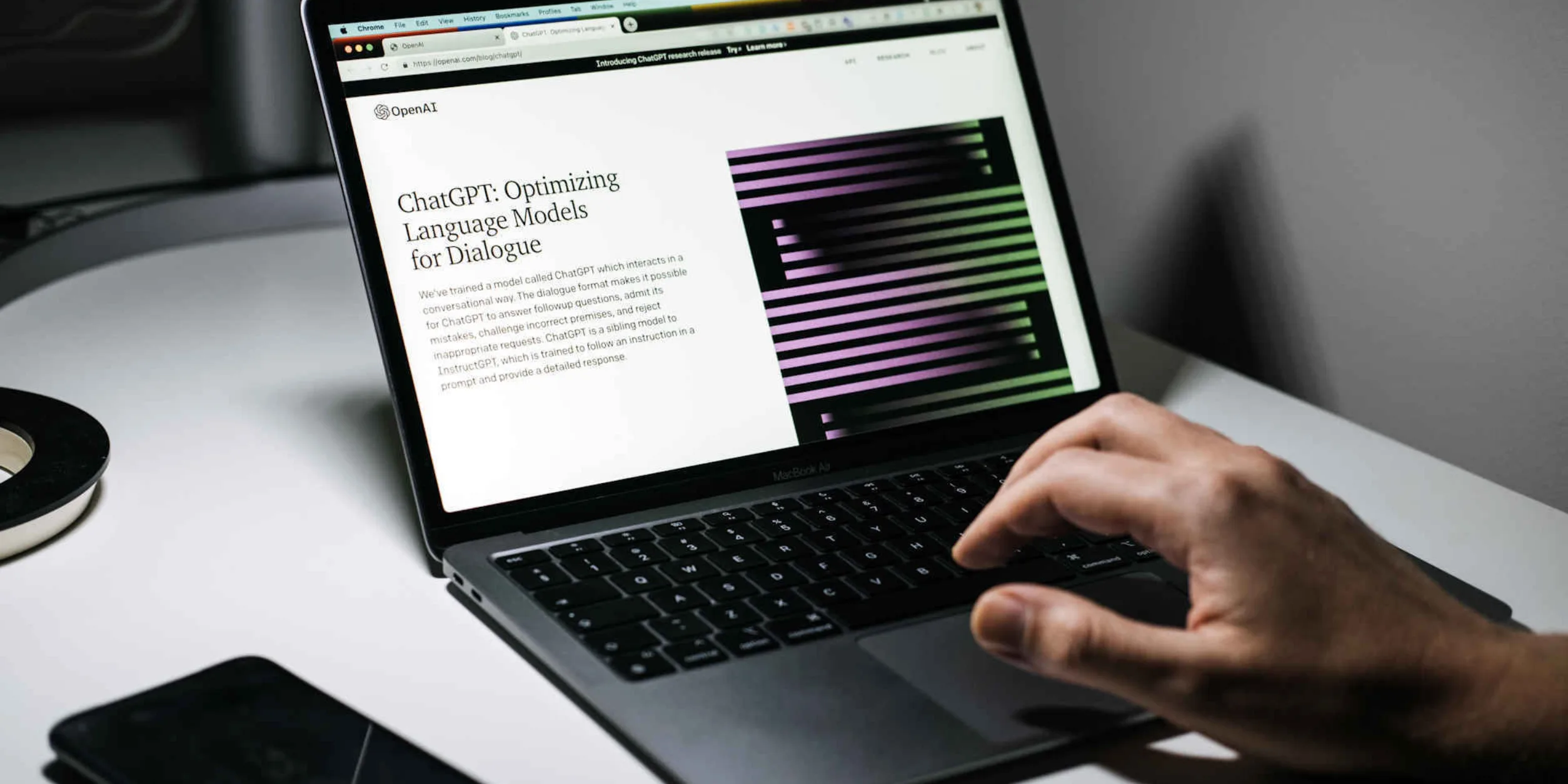 Auf einem Computer ist ein Artikel zu ChatGPT zu sehen