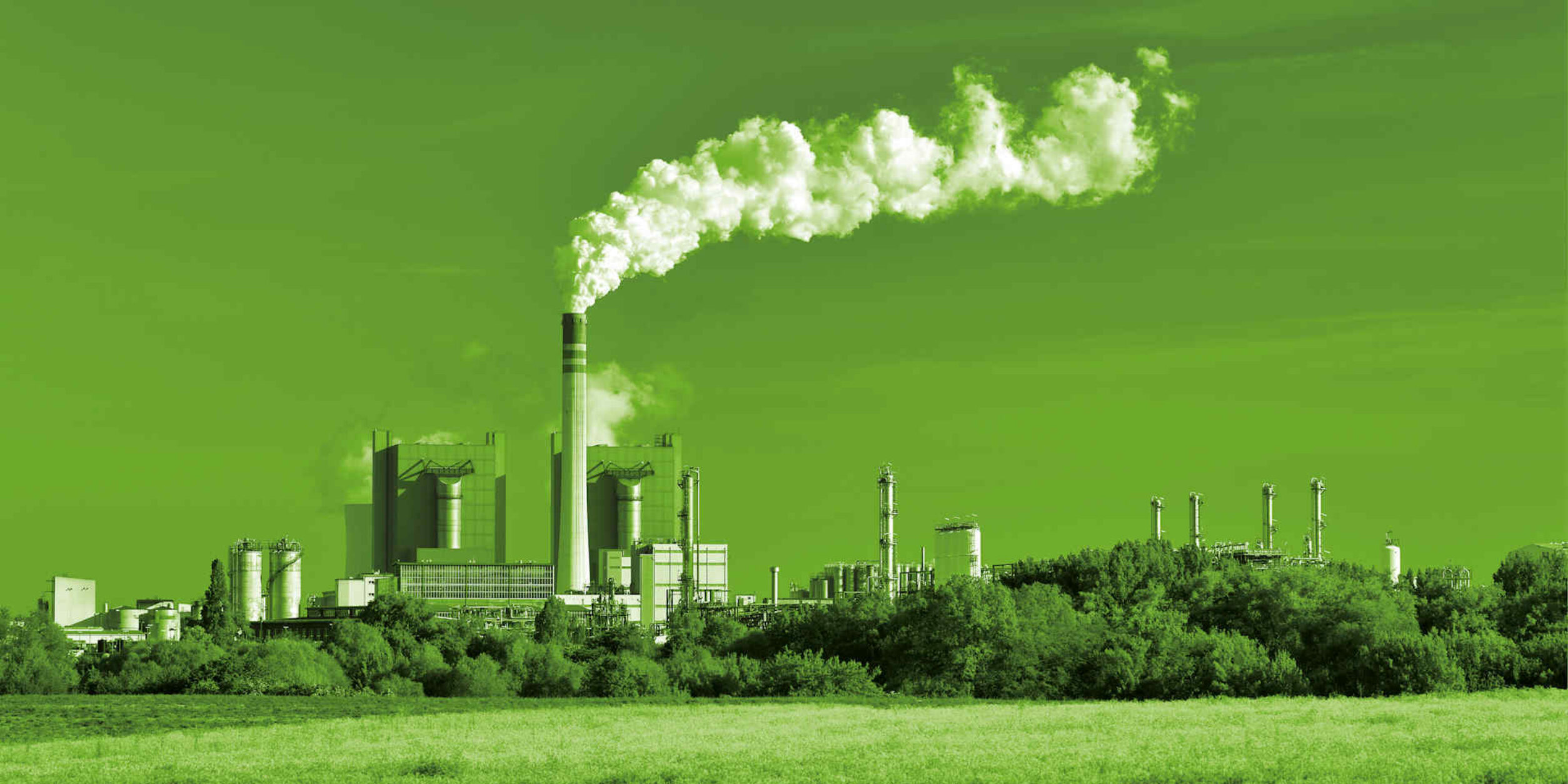 Ein Industriegebäude in der Landschaft