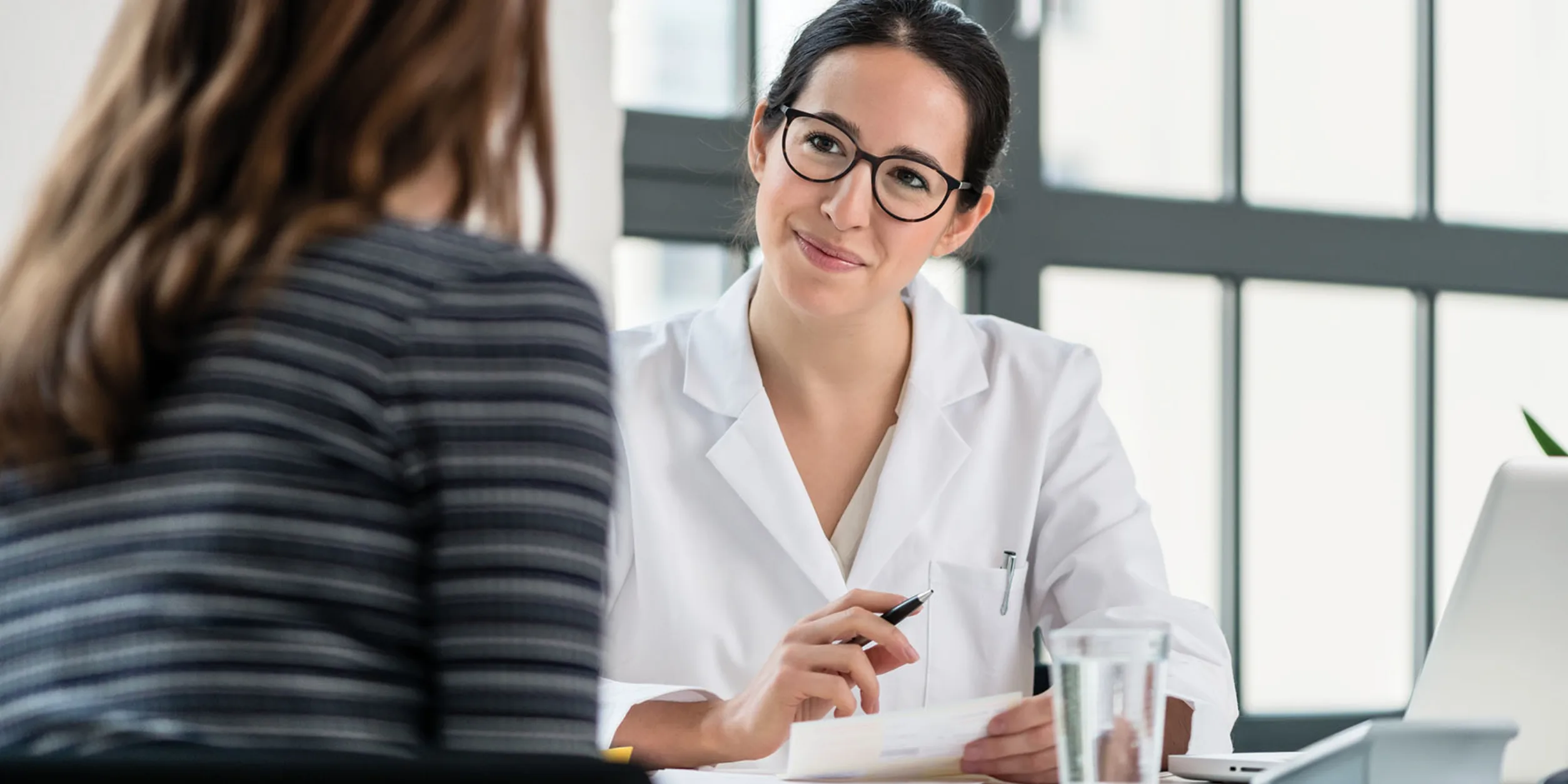 Sprechstunde Ärtzin und Patientin