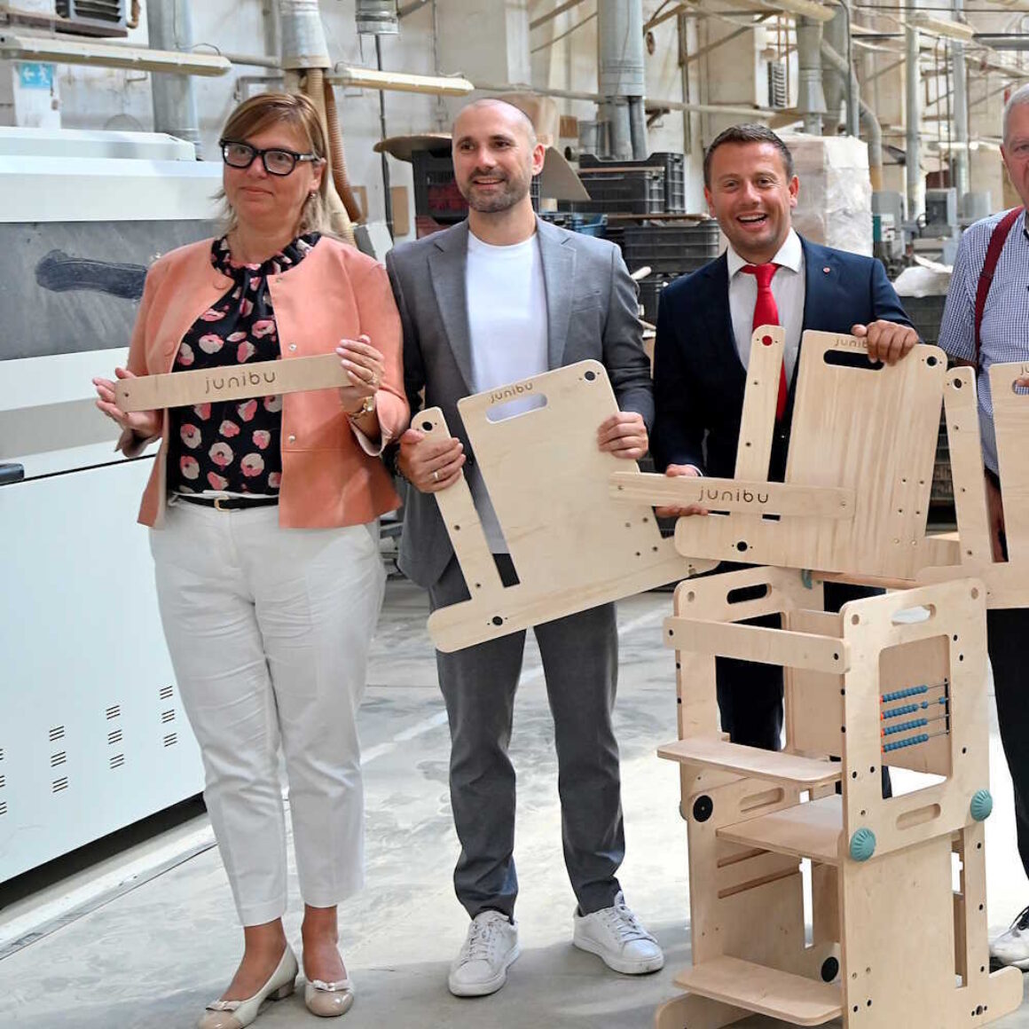 V.li.: Rositsa Ivanova (Wirtschaftsattachée Botschaft der Republik Bulgarien in Berlin), Nikolai Boldt (Geschäftsführer Qeridoo GmbH), Ivan Tihov (BVMW Repräsentant Bulgarien), Ivan Ivanov (Inhaber Irely Ltd), Ivo Trendafilov (Geschäftsführer Irely Ltd) und Irena Ivanova (Assistenz der Geschäftsführung Irely Ltd)