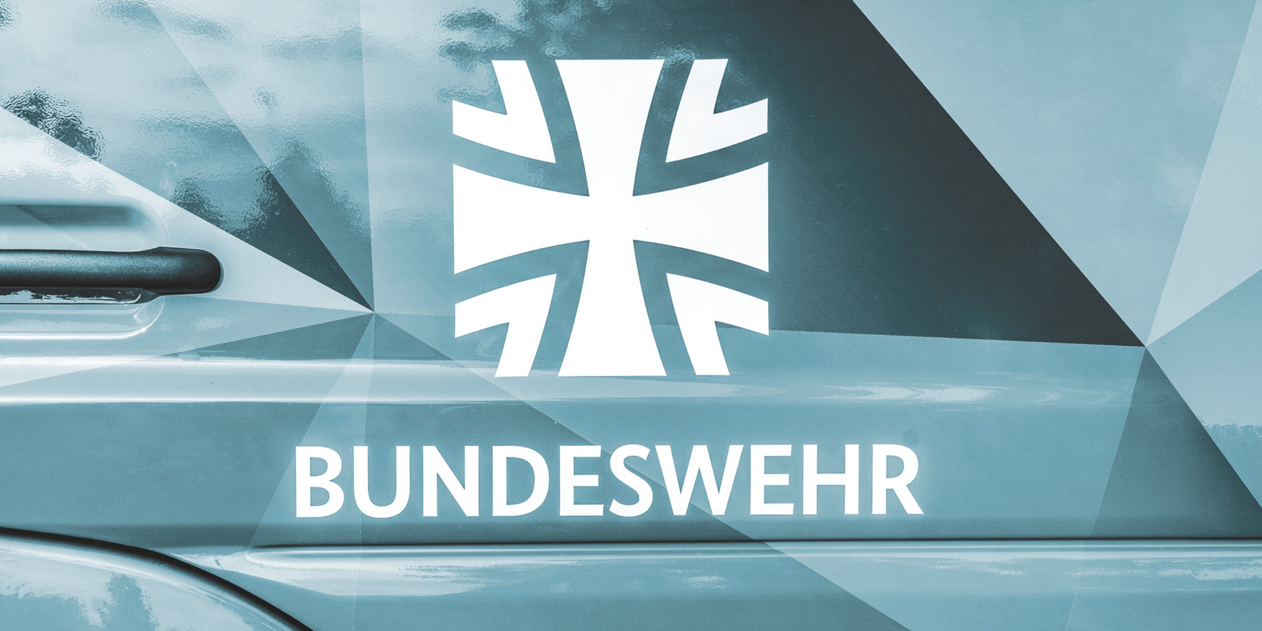 Logo der Bundeswehr auf einem grafischen Hintergrund