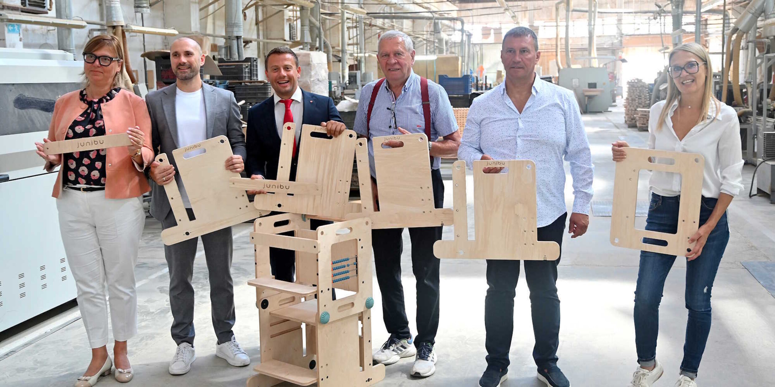 V.li.: Rositsa Ivanova (Wirtschaftsattachée Botschaft der Republik Bulgarien in Berlin), Nikolai Boldt (Geschäftsführer Qeridoo GmbH), Ivan Tihov (BVMW Repräsentant Bulgarien), Ivan Ivanov (Inhaber Irely Ltd), Ivo Trendafilov (Geschäftsführer Irely Ltd) und Irena Ivanova (Assistenz der Geschäftsführung Irely Ltd)