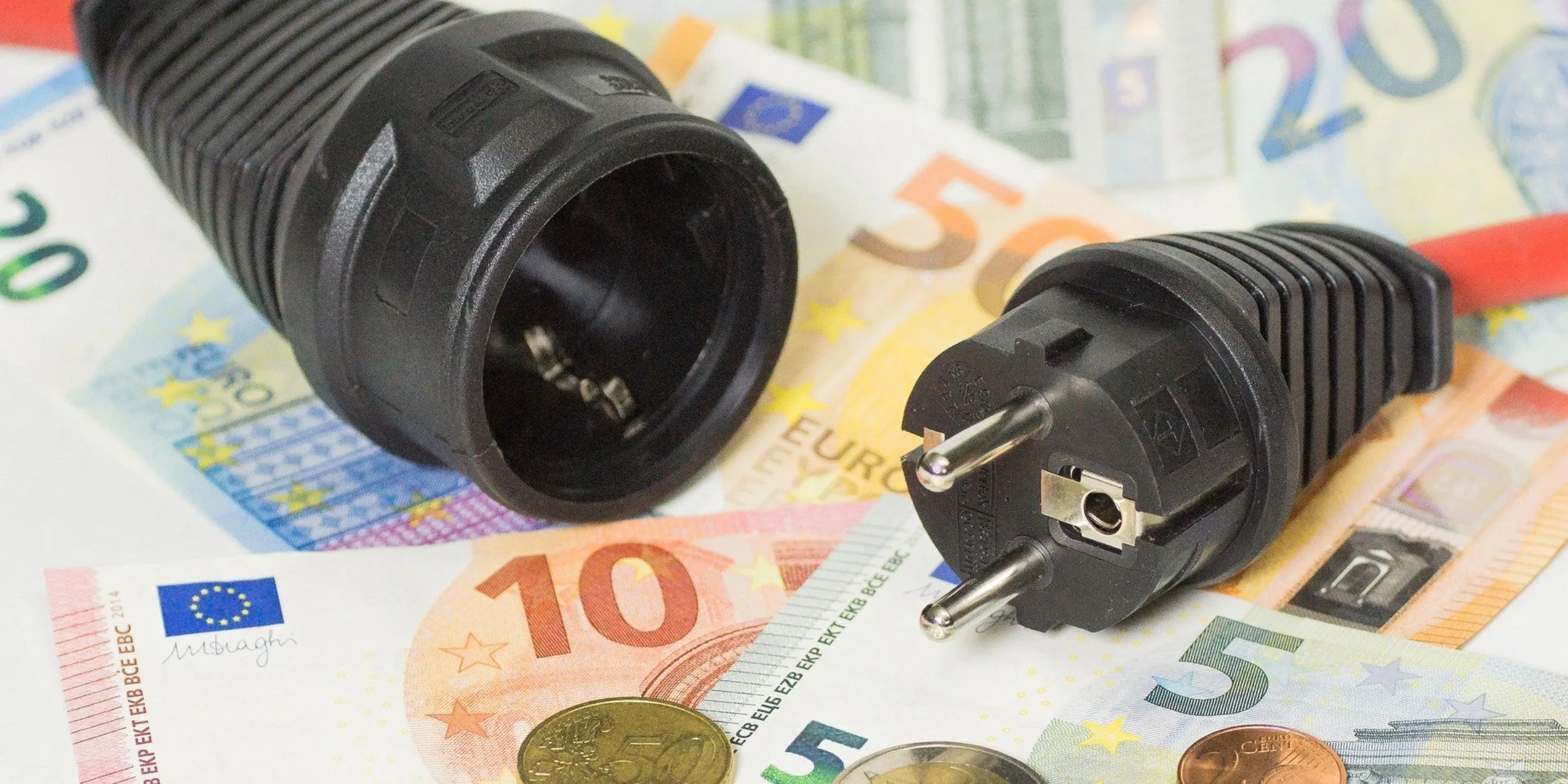Strom Kabel Stecker Geld