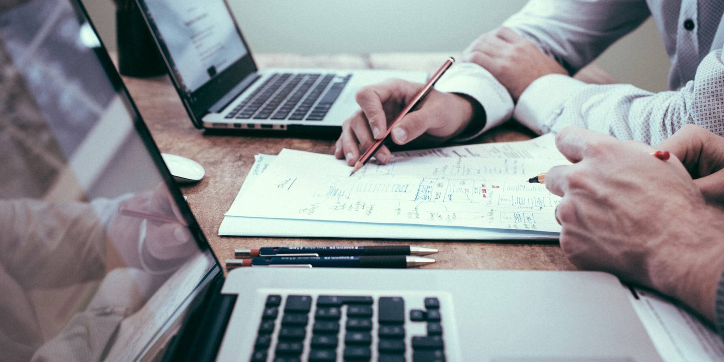 Daten Analyse 1920x1080 Foto scott graham unsplash