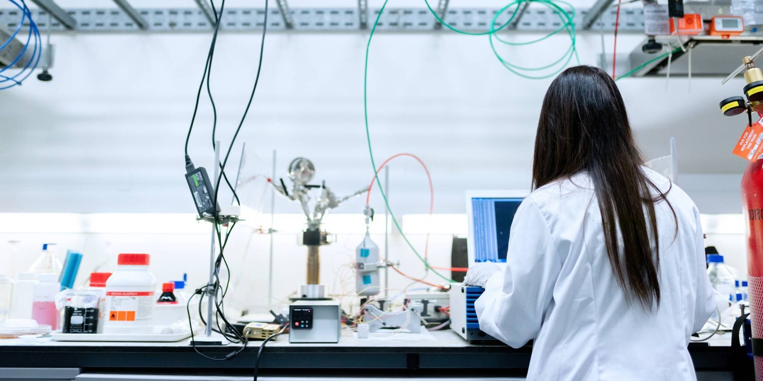 Labor 2000x1334 thisisengineering raeng unsplash