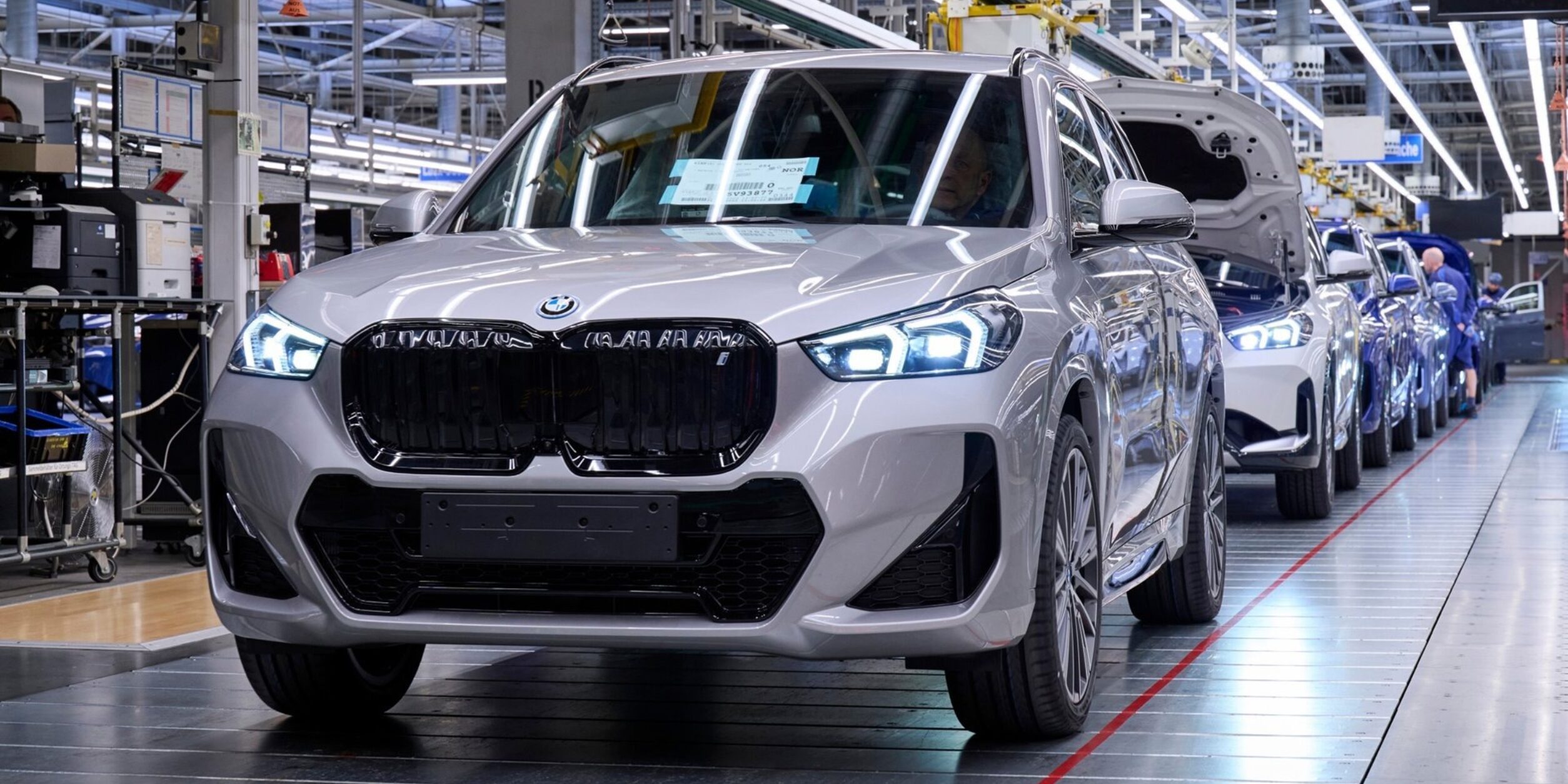 Vollelektrischer BMW iX1 im Finishbereich der Montage des BMW Group Werks Regensburg