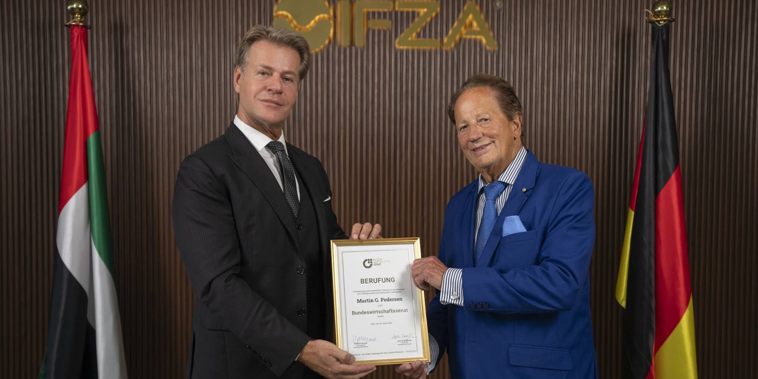 Urkundenüberreichung Martin G Pedersen und Hans Josef Döllgen