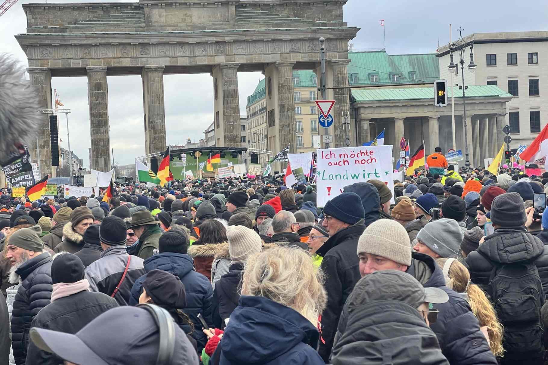 Protestkundgebung der Bauern am Brandenburger Tor in Berlin am 15. Januar 2024