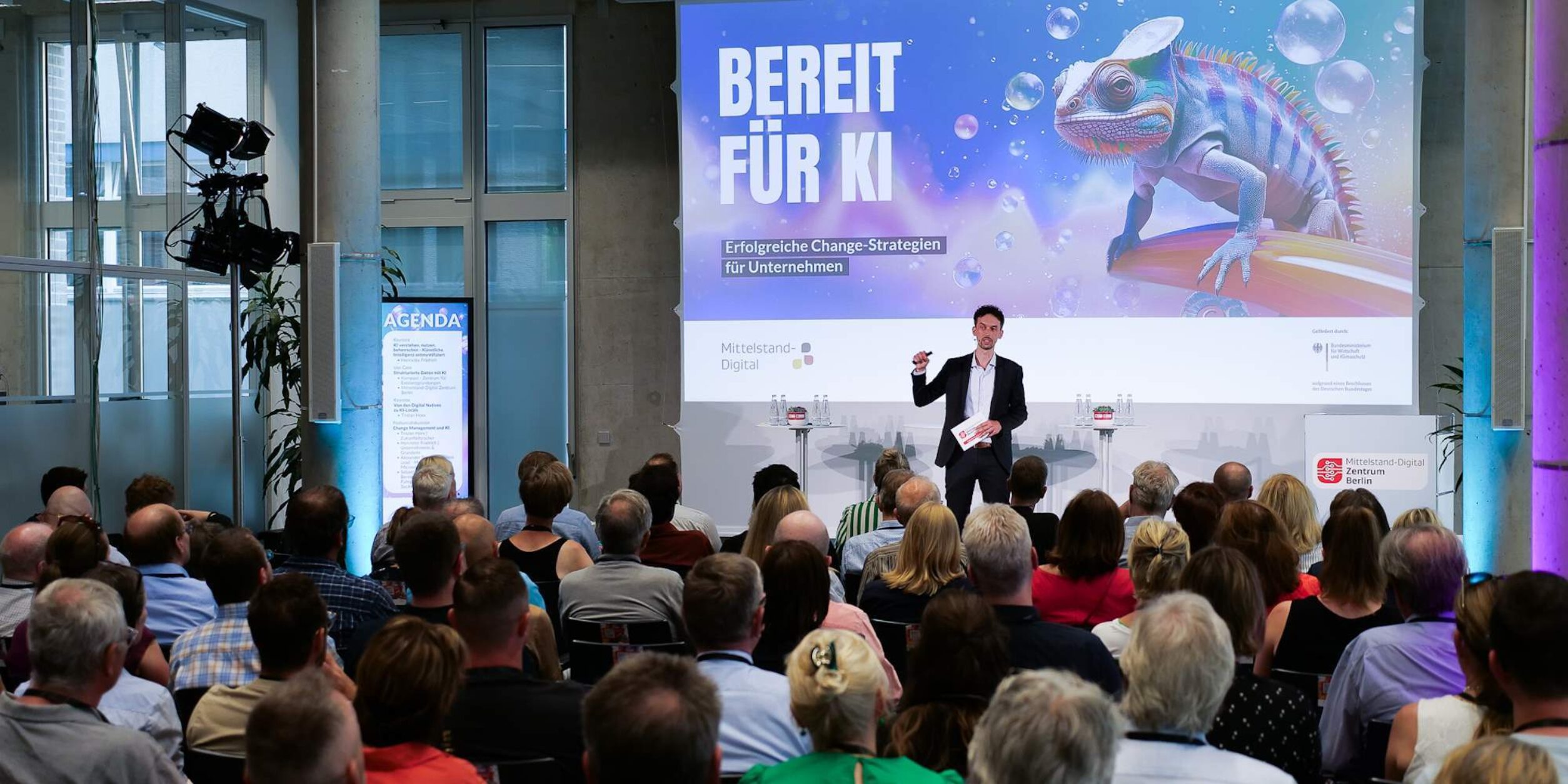 Blick auf einen Vortrag des Projektleiters vom Mittelstand-Digital Zentrum Berlin, Max Kettner