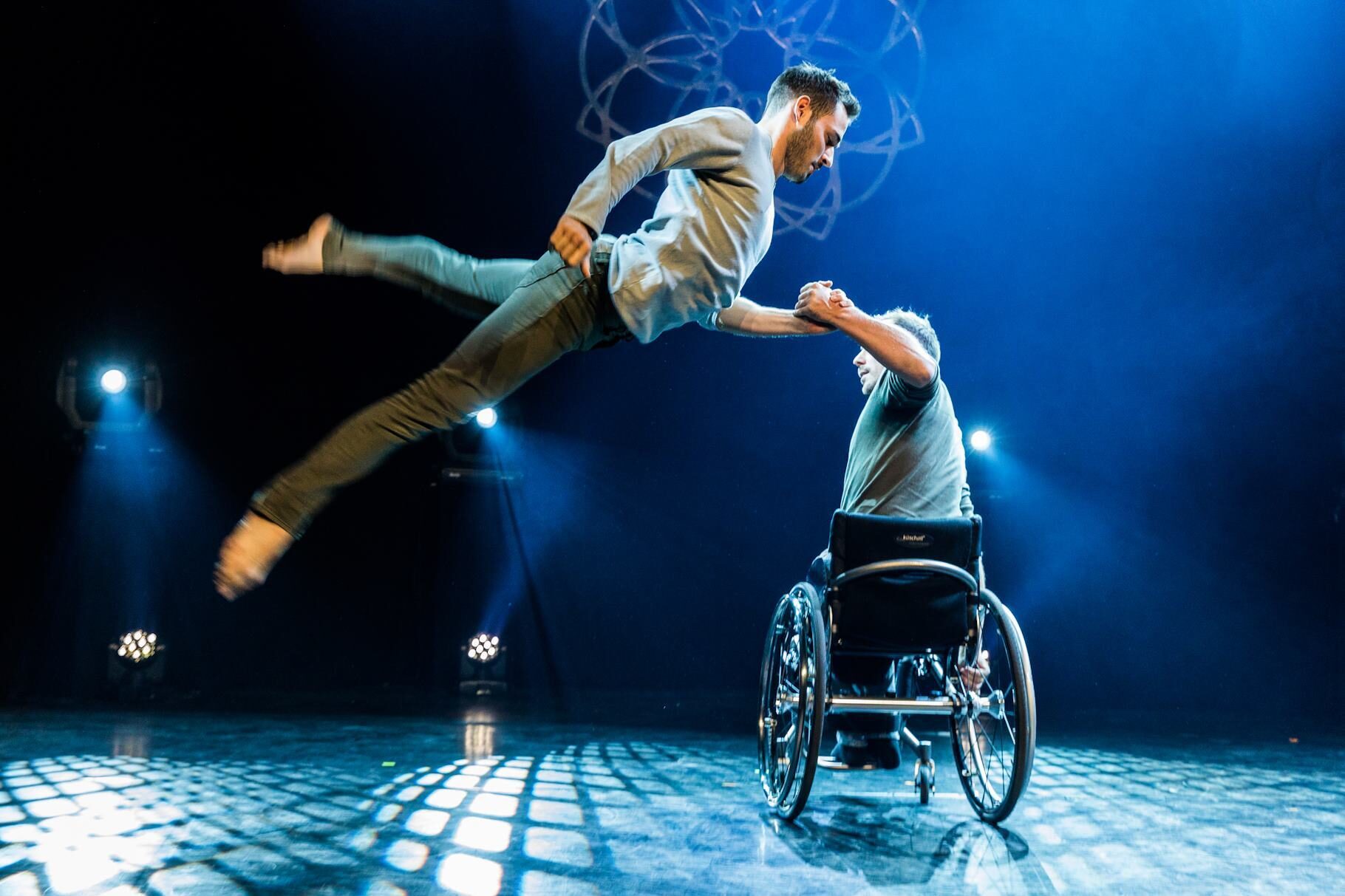 Artisten auf der Bühne der Parieté