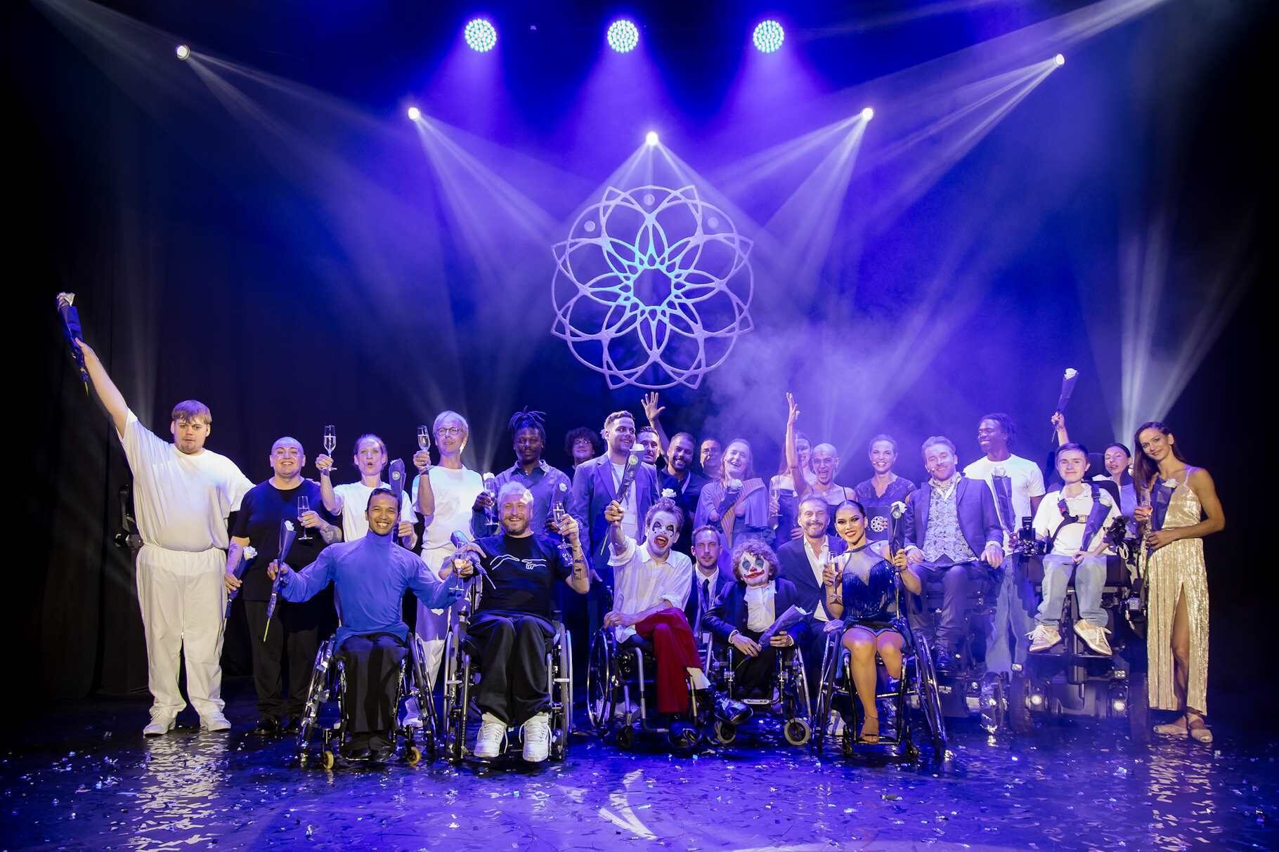 Alle Künstlerinnen und Künstler der Parieté 2018 zur Verabschiedung zusammen auf der Bühne.