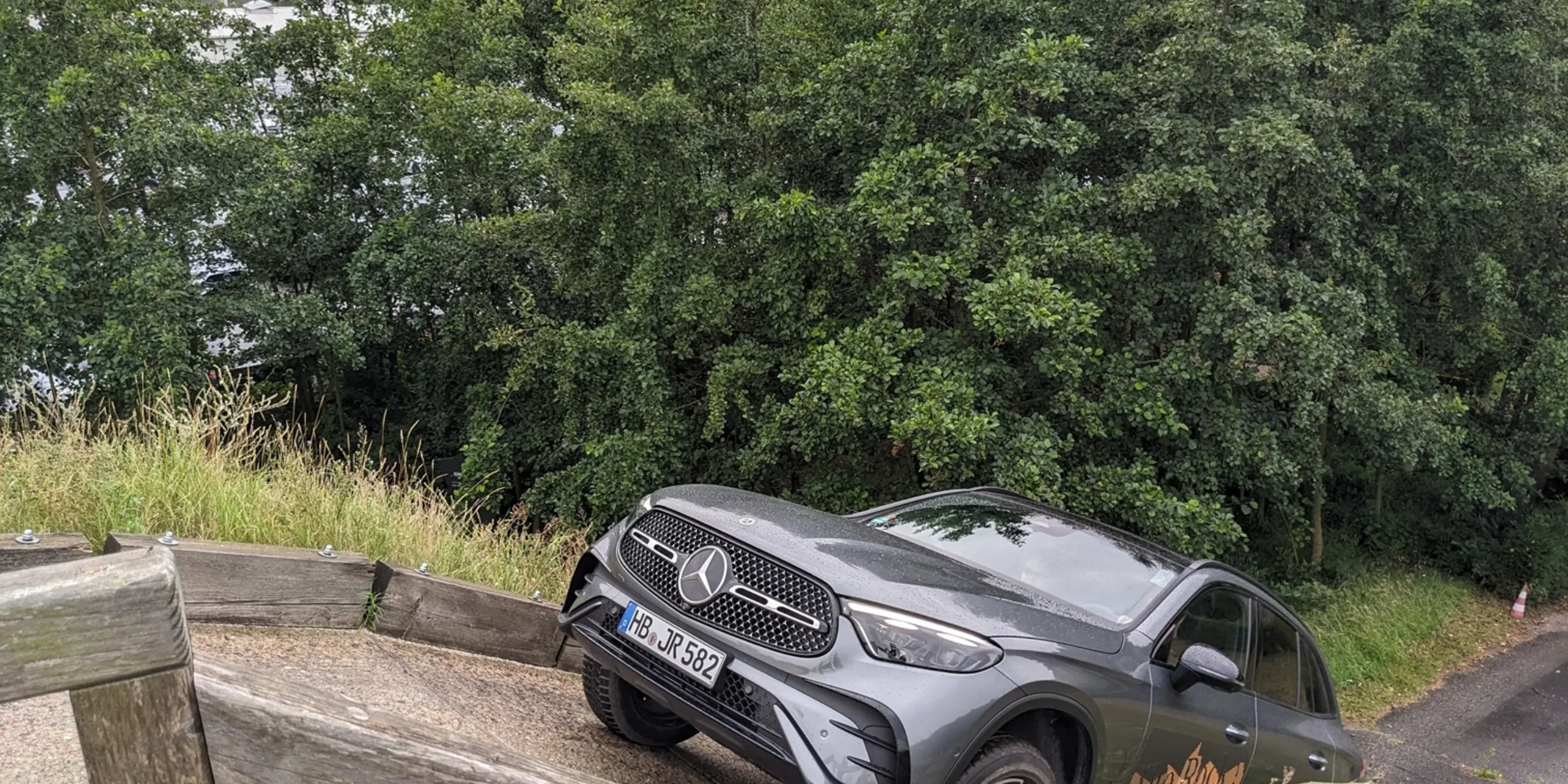 Header The Rock - Geländewagen über Stock und Stein bewegen bei Mercedes-Benz in Bremen