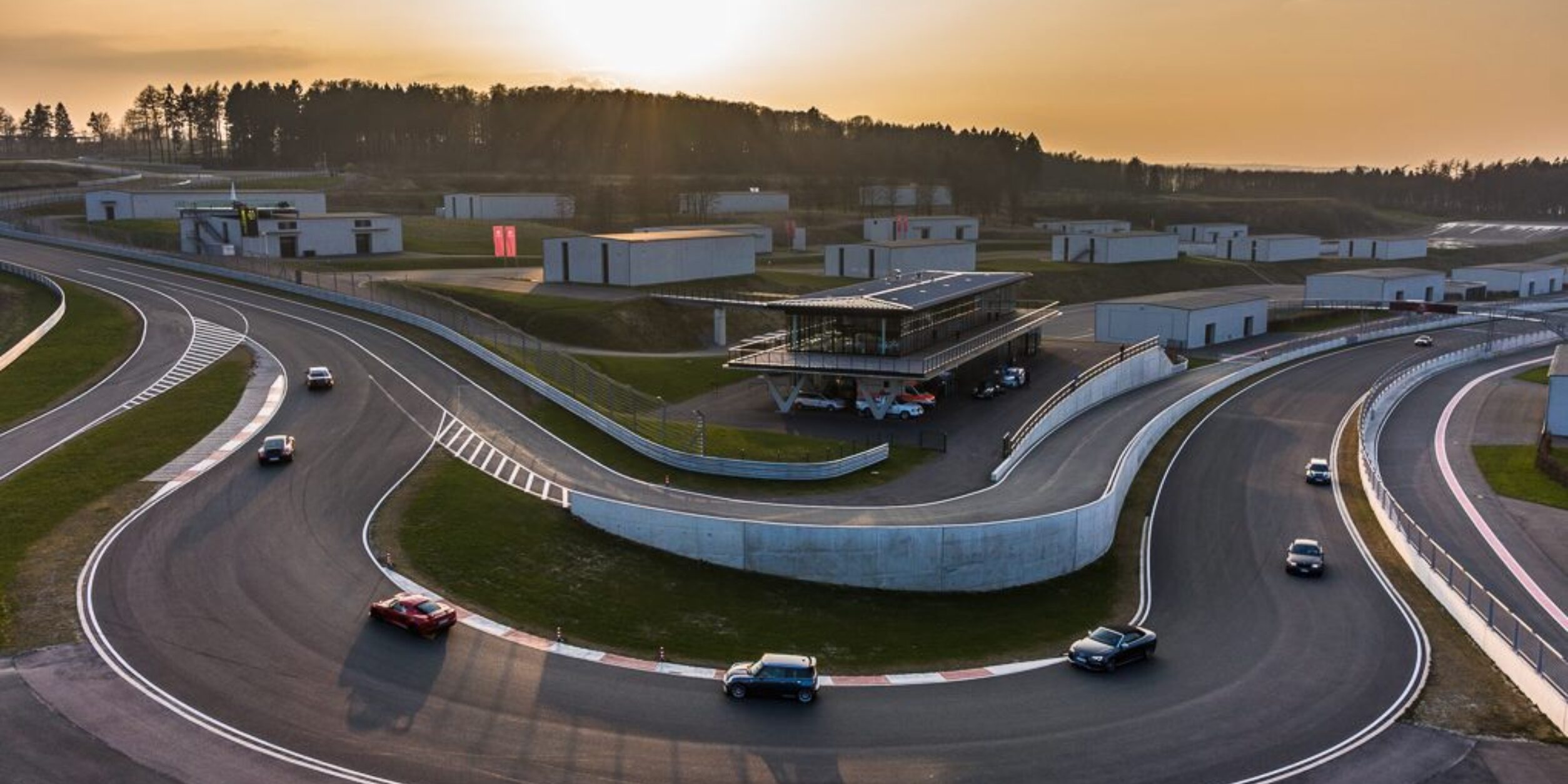 Header Business Race Bilster Berg | probier´s mal Besichtigungsfahrt mit deinem PKW, Impuls und Buffet-Dinner