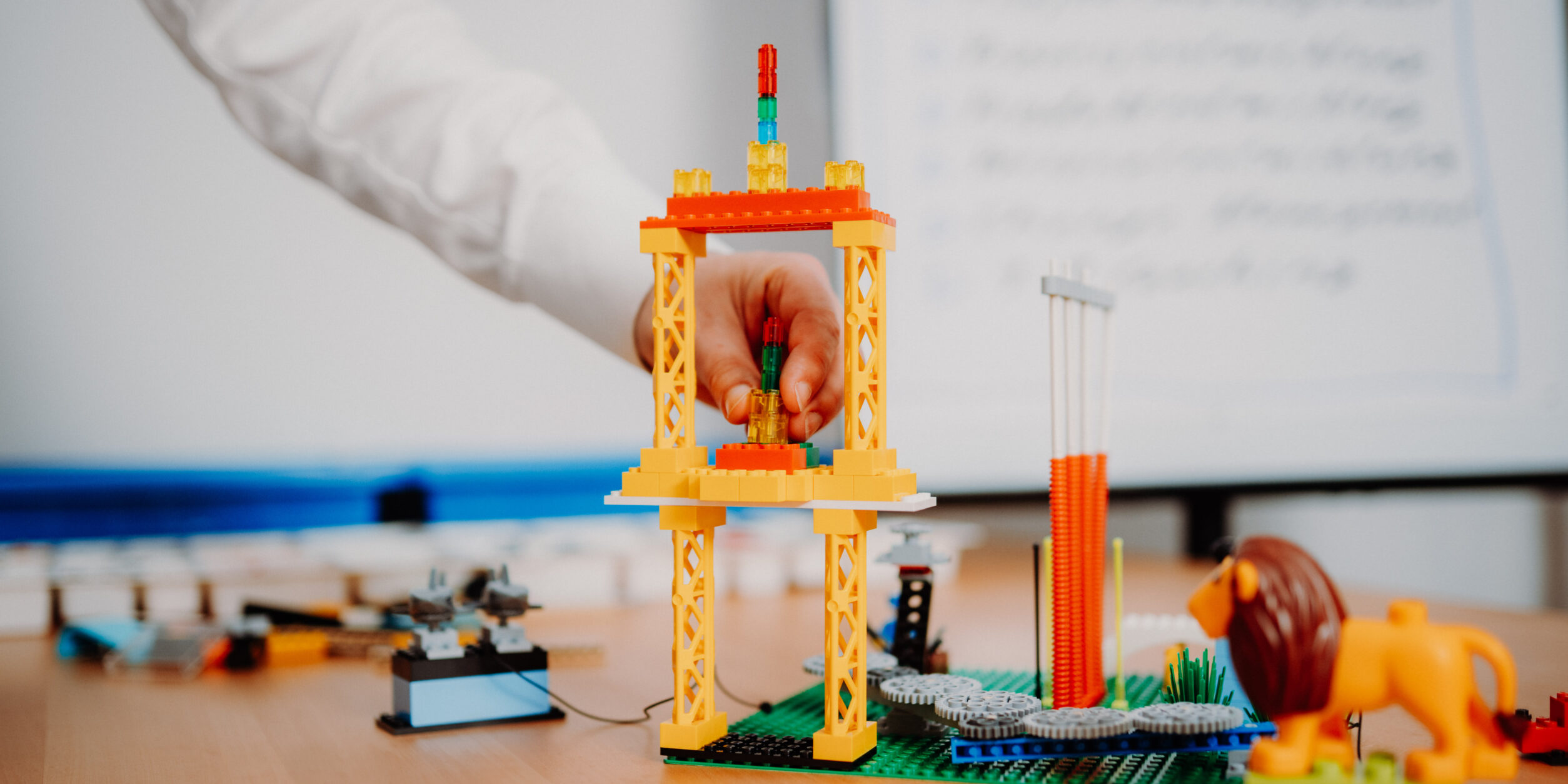 Header Frühstücks-Workshop | KI strategisch denken - mit LEGO® Serious Play®