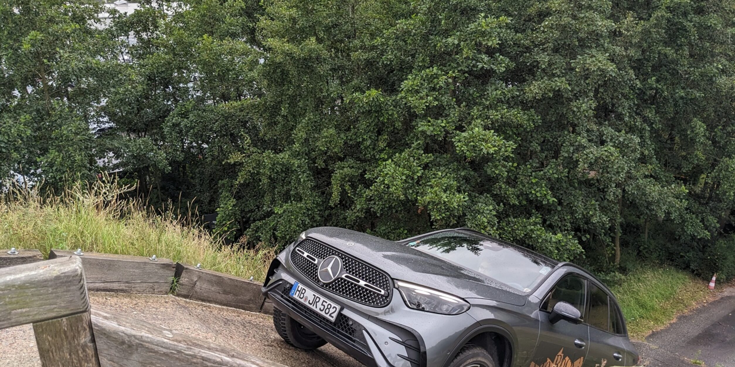 Header The Rock - Geländewagen über Stock und Stein bewegen bei Mercedes-Benz in Bremen