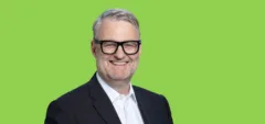 Thomas quer mit grün