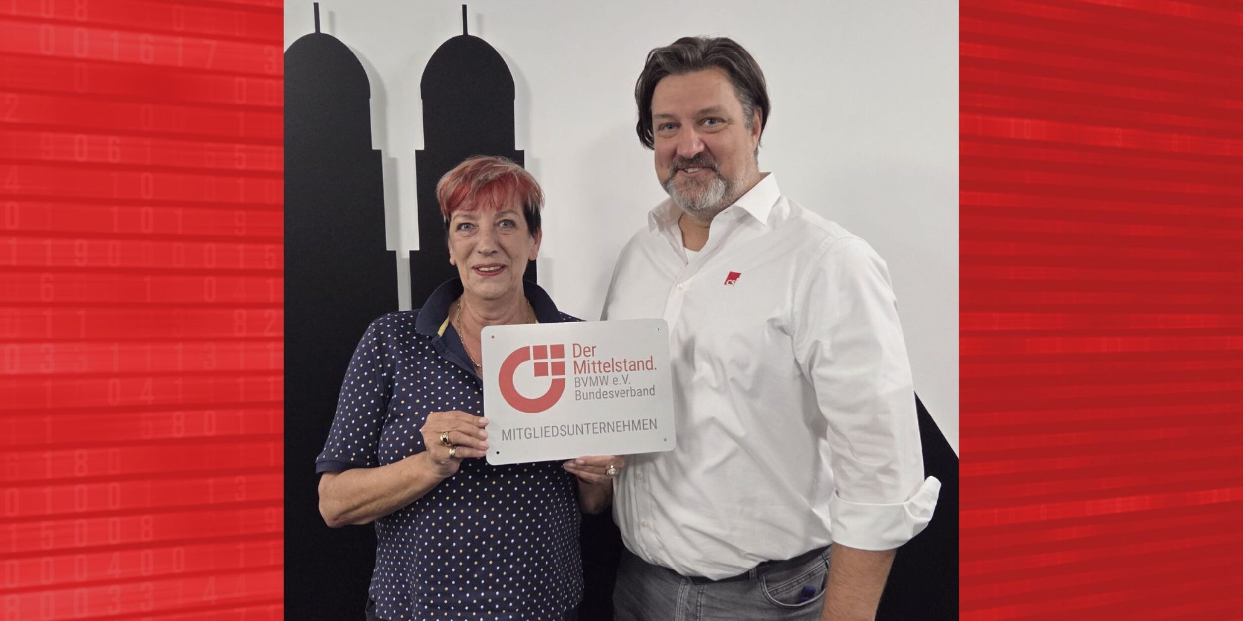 Christine Matheja / BVMW und Marco Schoppmann / csi Entwicklungstechnik München GmbH mit BVMW Mitgliedsplakette