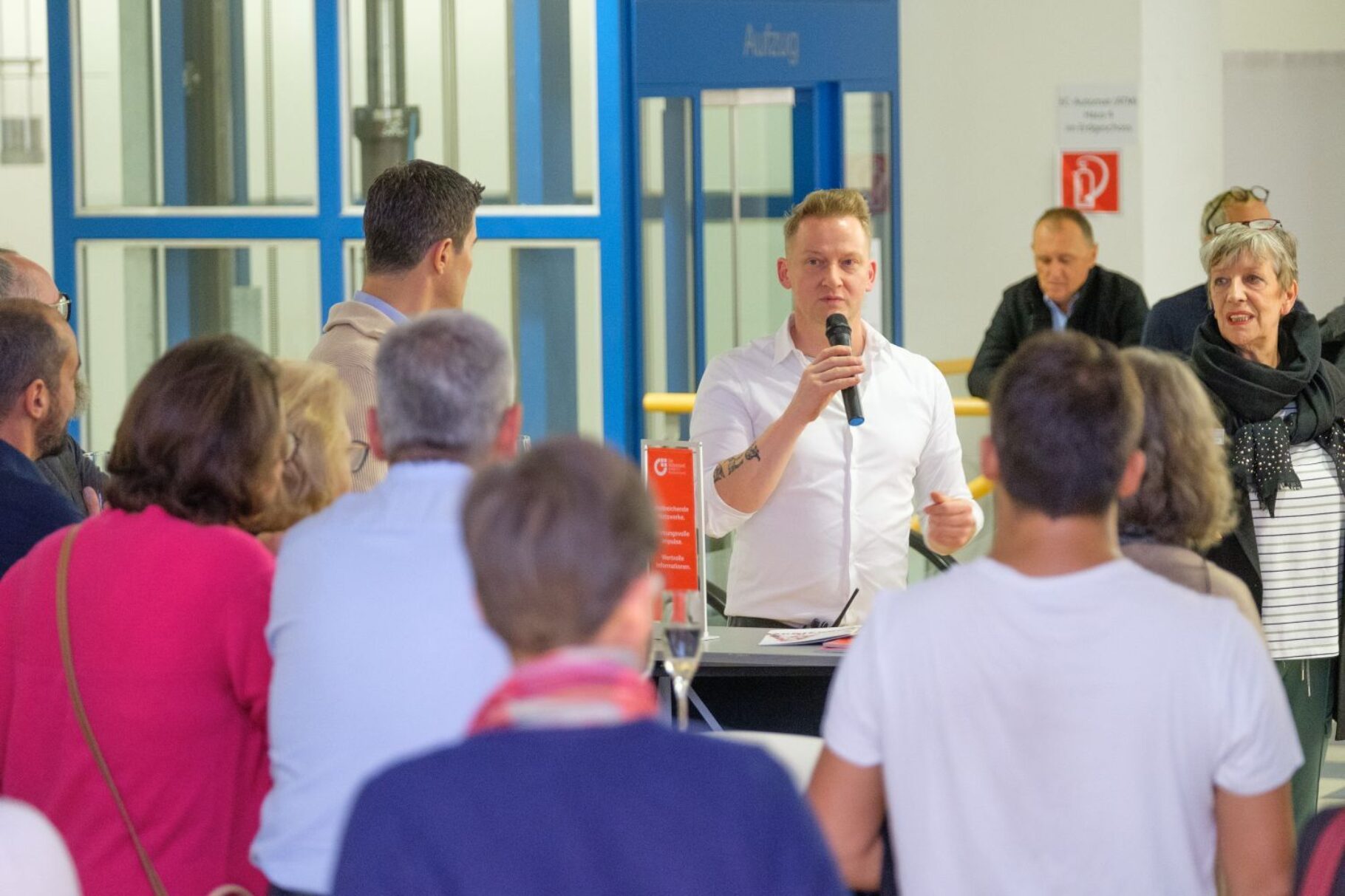 Reiko Schwalbe + Teilnehmer ART MUC VIP Empfang