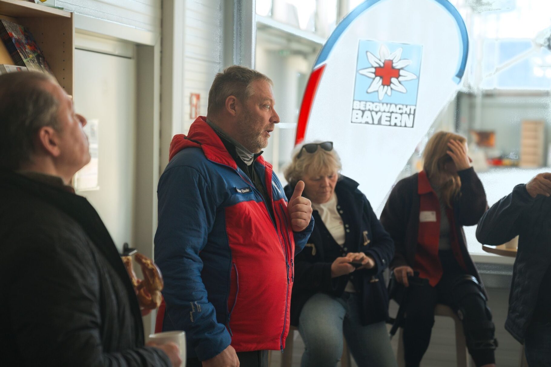 Volker Eisele, Vorstand Stiftung Bergwacht beim Vortrag