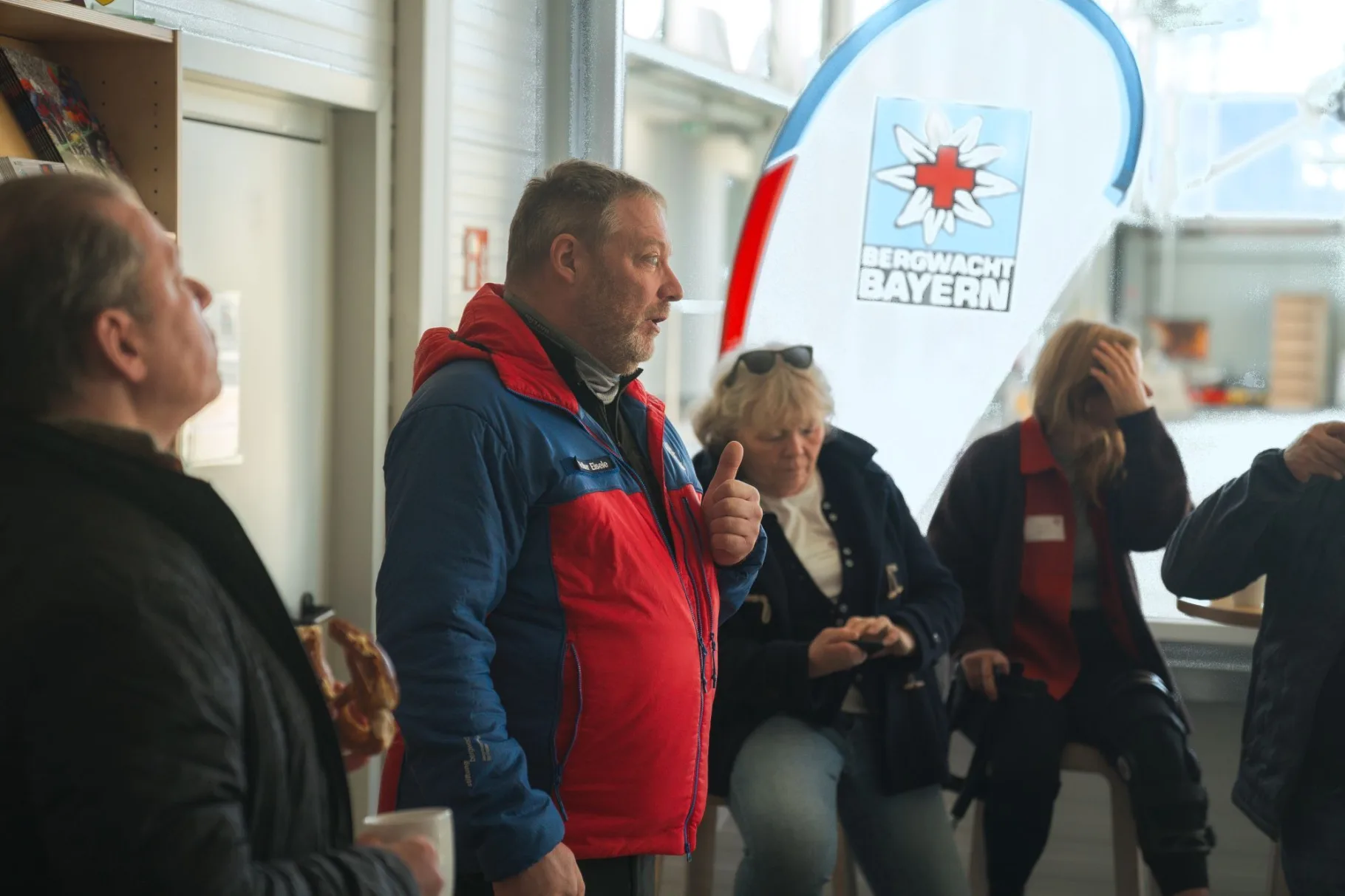 Volker Eisele, Vorstand Stiftung Bergwacht beim Vortrag