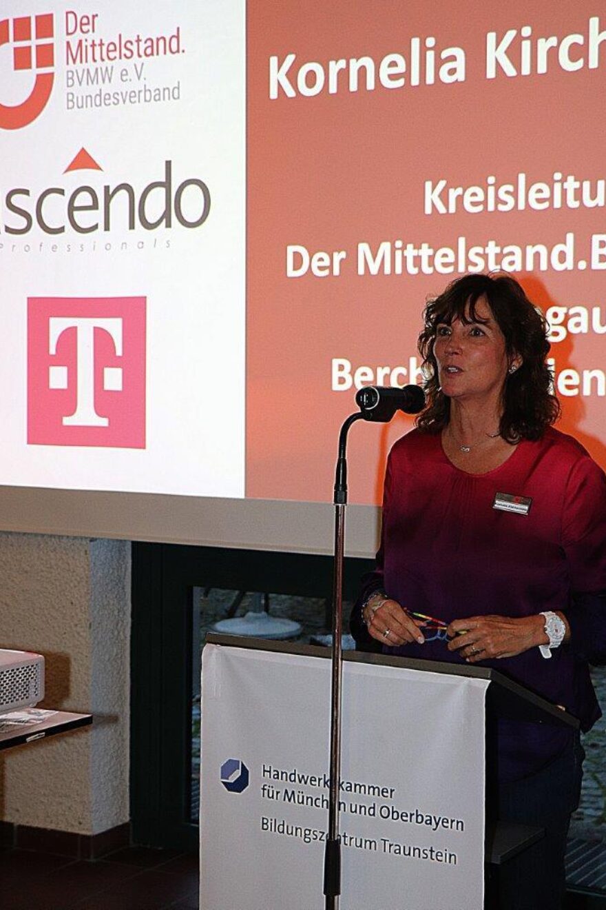 Frau Kornelia Kirchermeier Der Mittelstand.BVMW e.V. begrüßt die Gäste