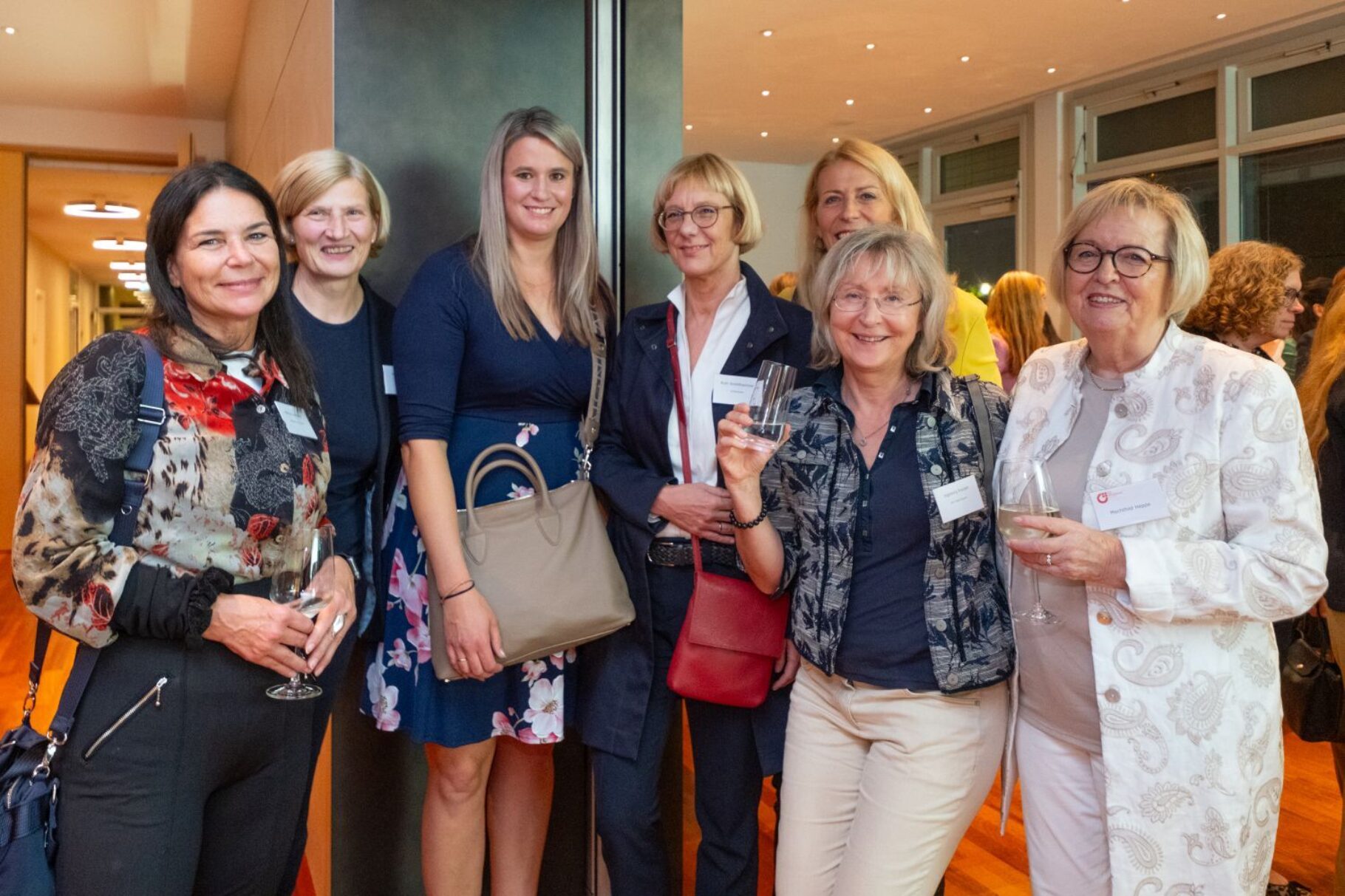 Gruppenfoto Teilnehmerinnen, Referentin, Organisatorin