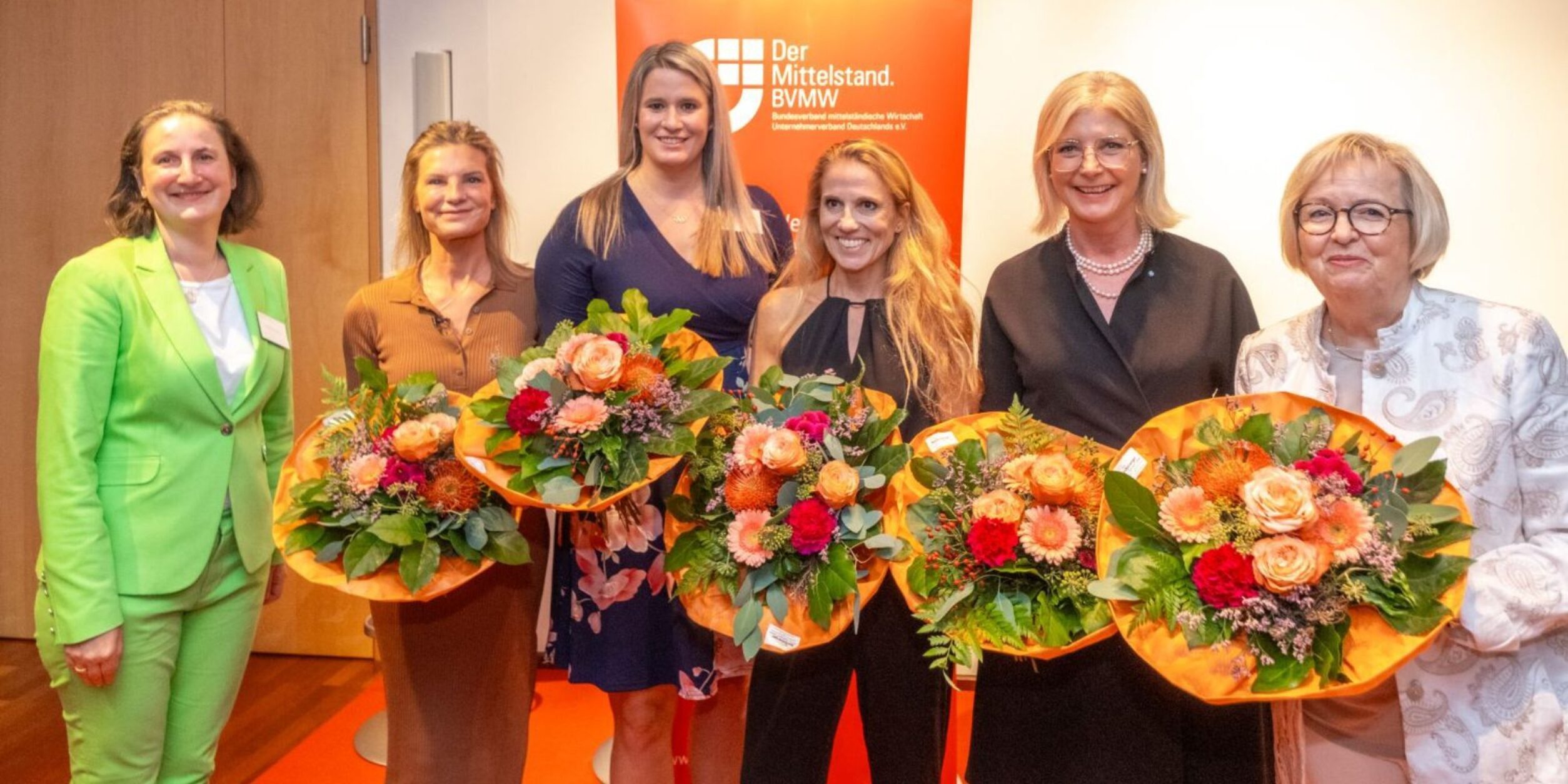 Gruppenbild Referentinnen, Organisatoren Frauenforum 2024