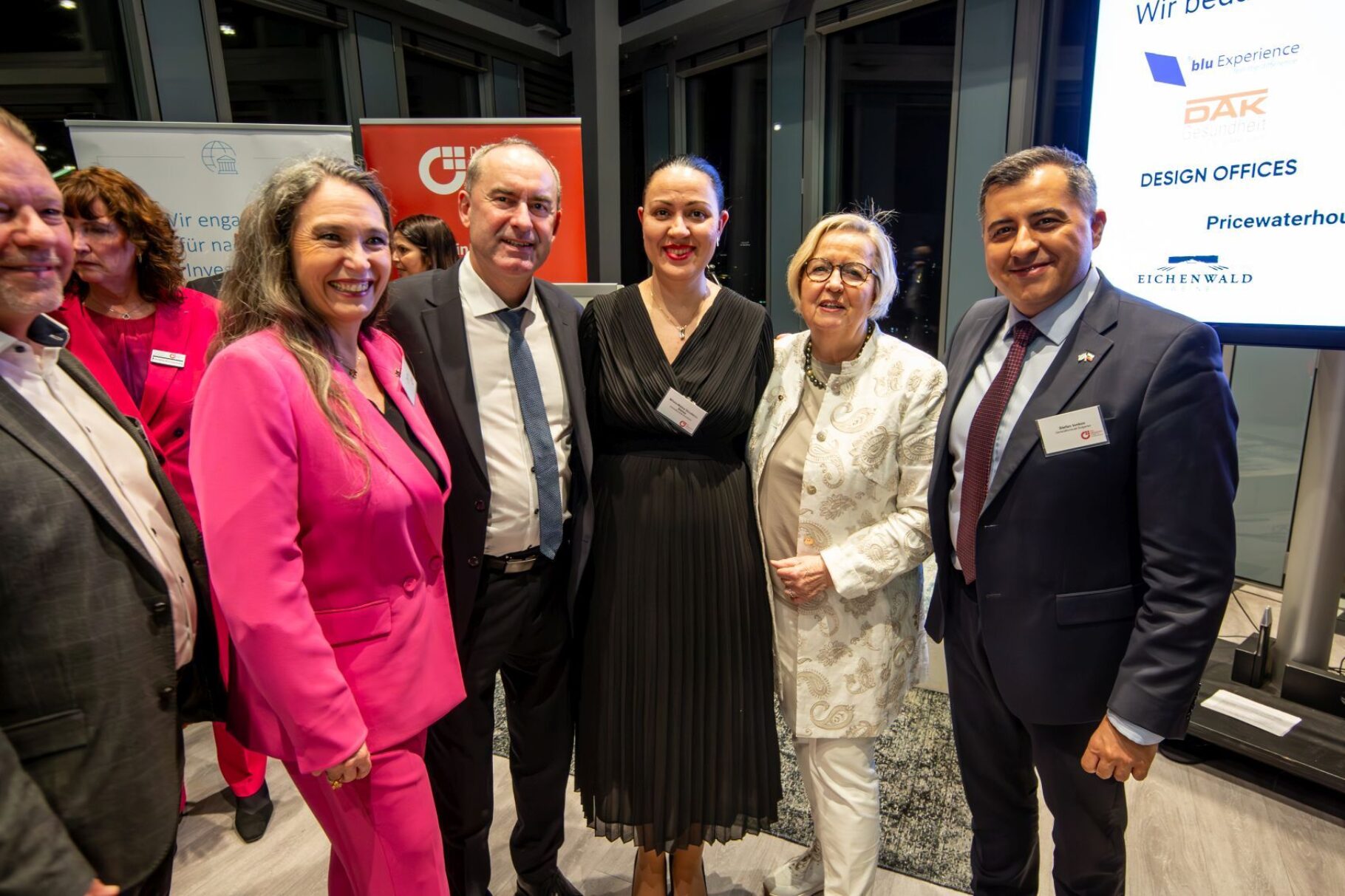 13 Ehrengäste Aiwanger