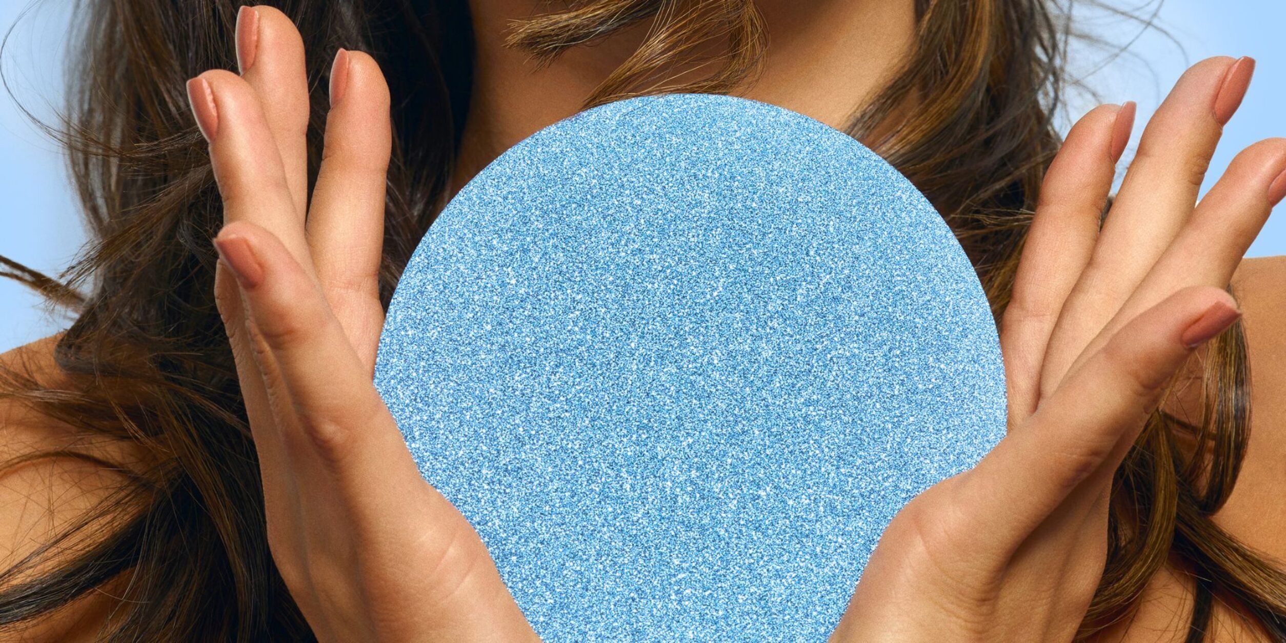 Osmium Scheibe in Frauenhänden