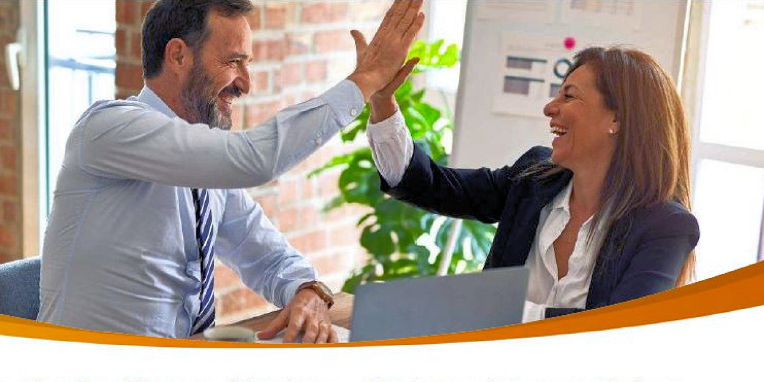 DAK ein Mann und eine Frau schlagen die Hände zusammen