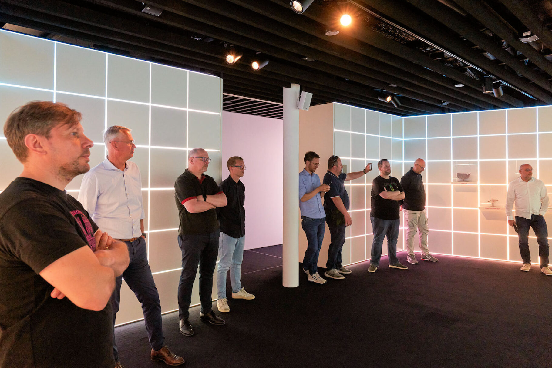 Besucher in der T Galery Bonn