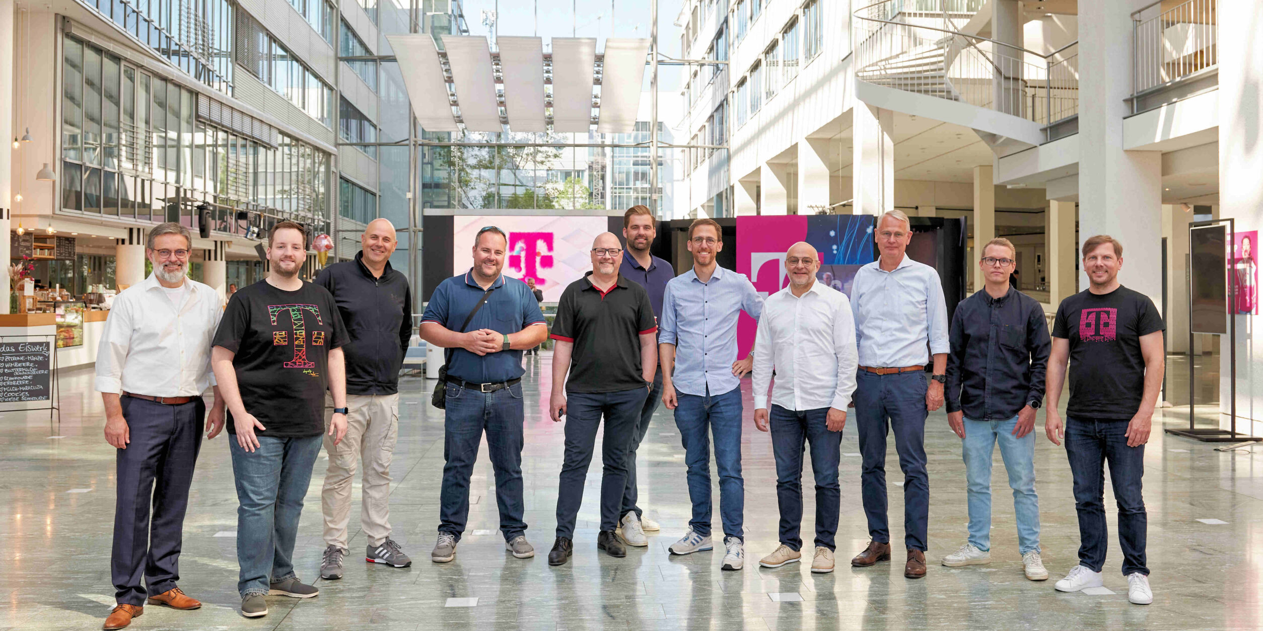 Besuchergruppe in der T Galerie in Bonn